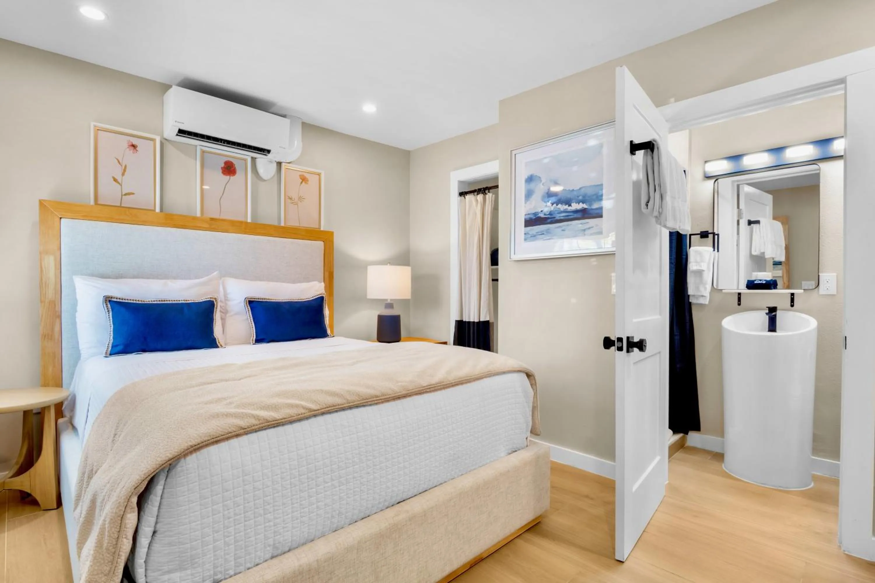 Queen Room in Haley's at Anna Maria Island Inn