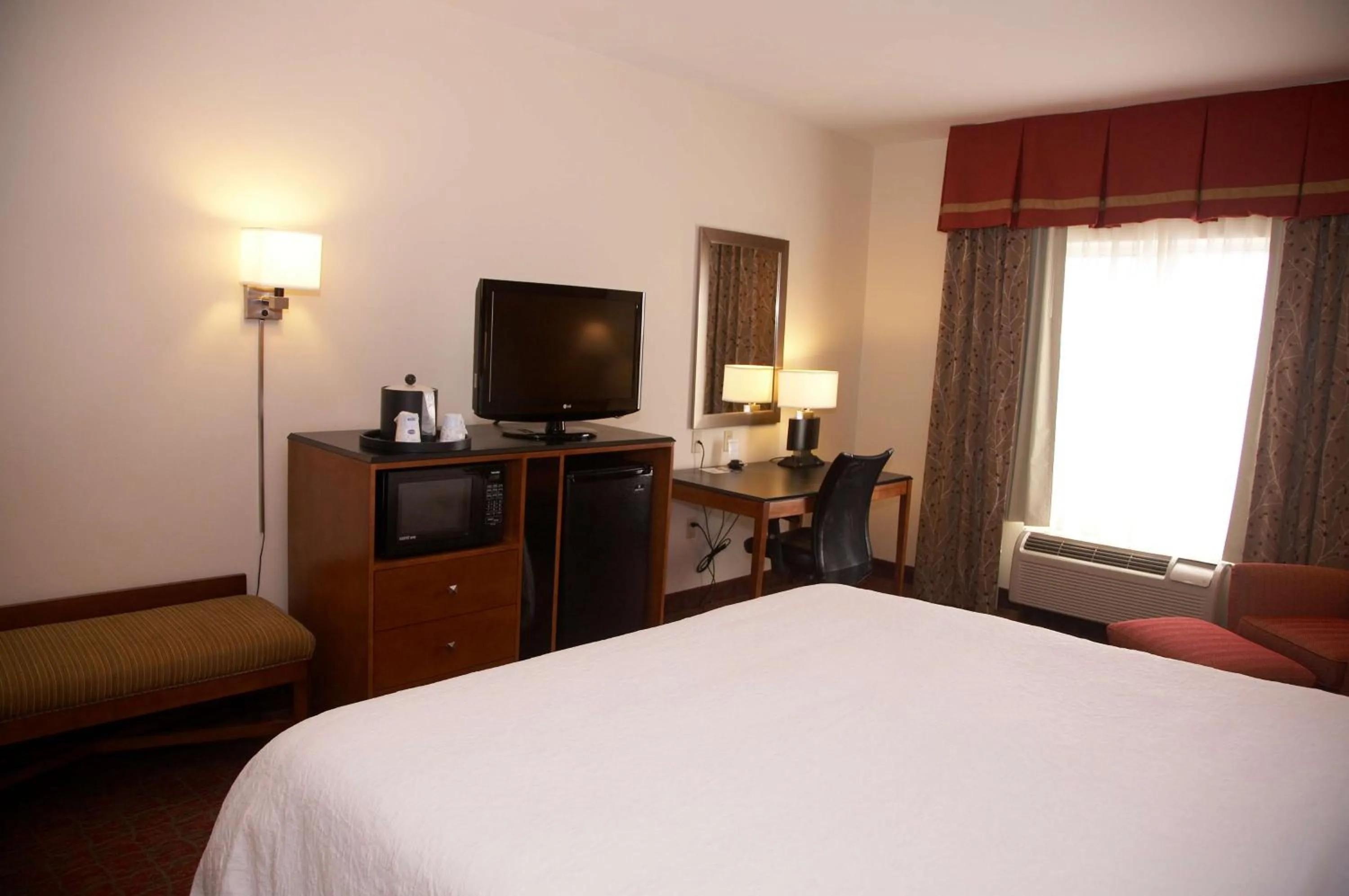 King Room with King Bed - Non-Smoking in Hampton Inn & Suites Hobbs