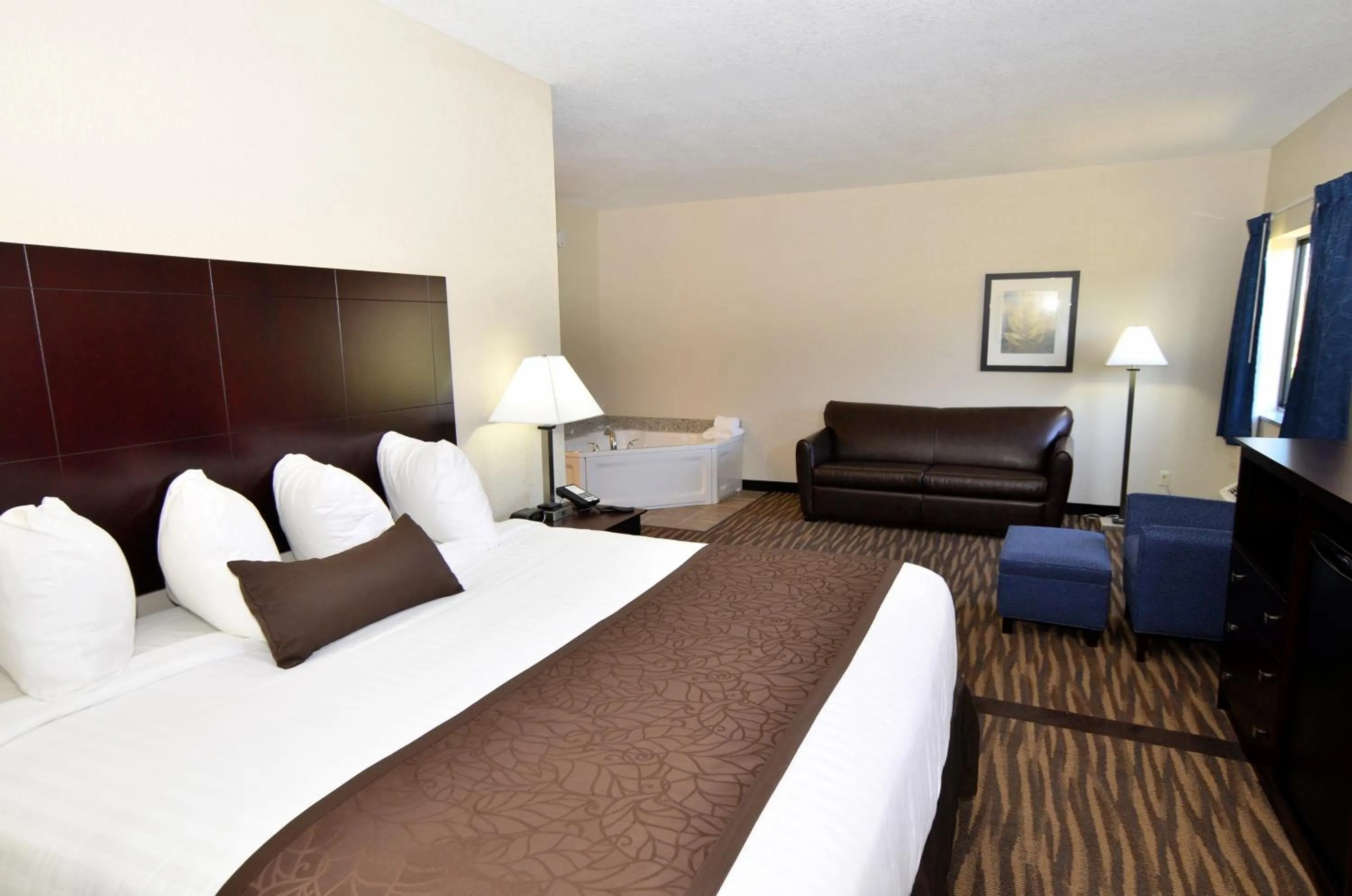 Superior King Room in Cornerstone Inn & Suites Oelwein