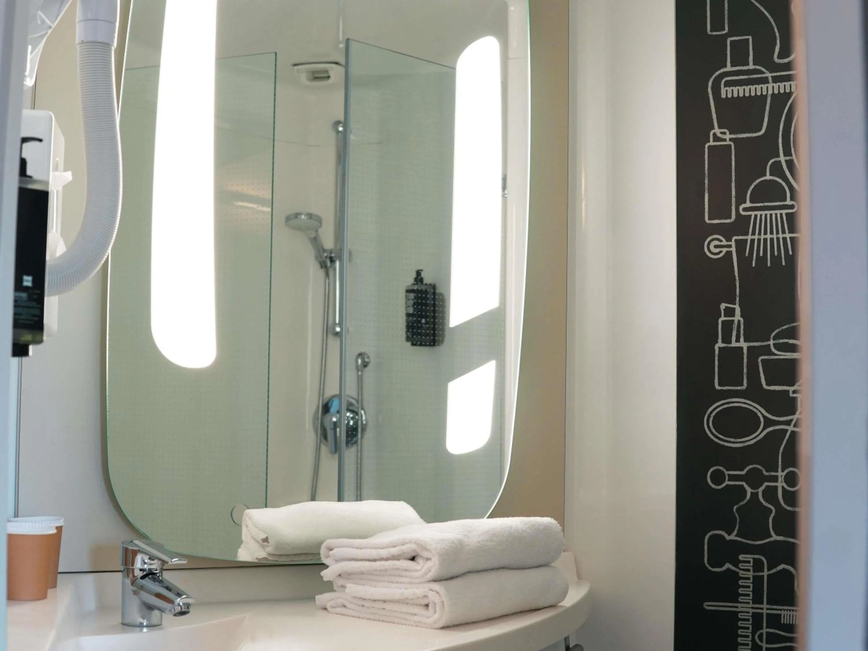 Standard Room with Two Single Beds in ibis Caen Porte De Bretagne