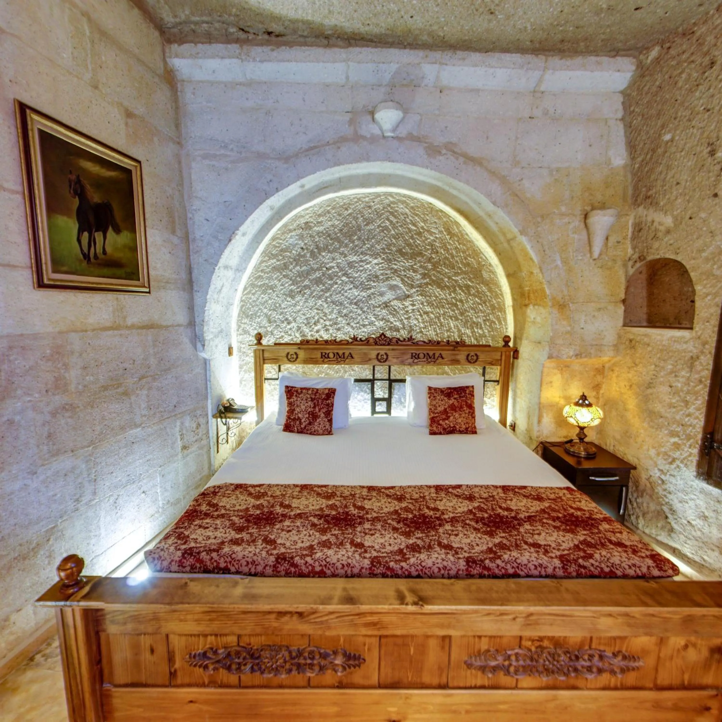 Deluxe Family Room in Roma Cave Suite
