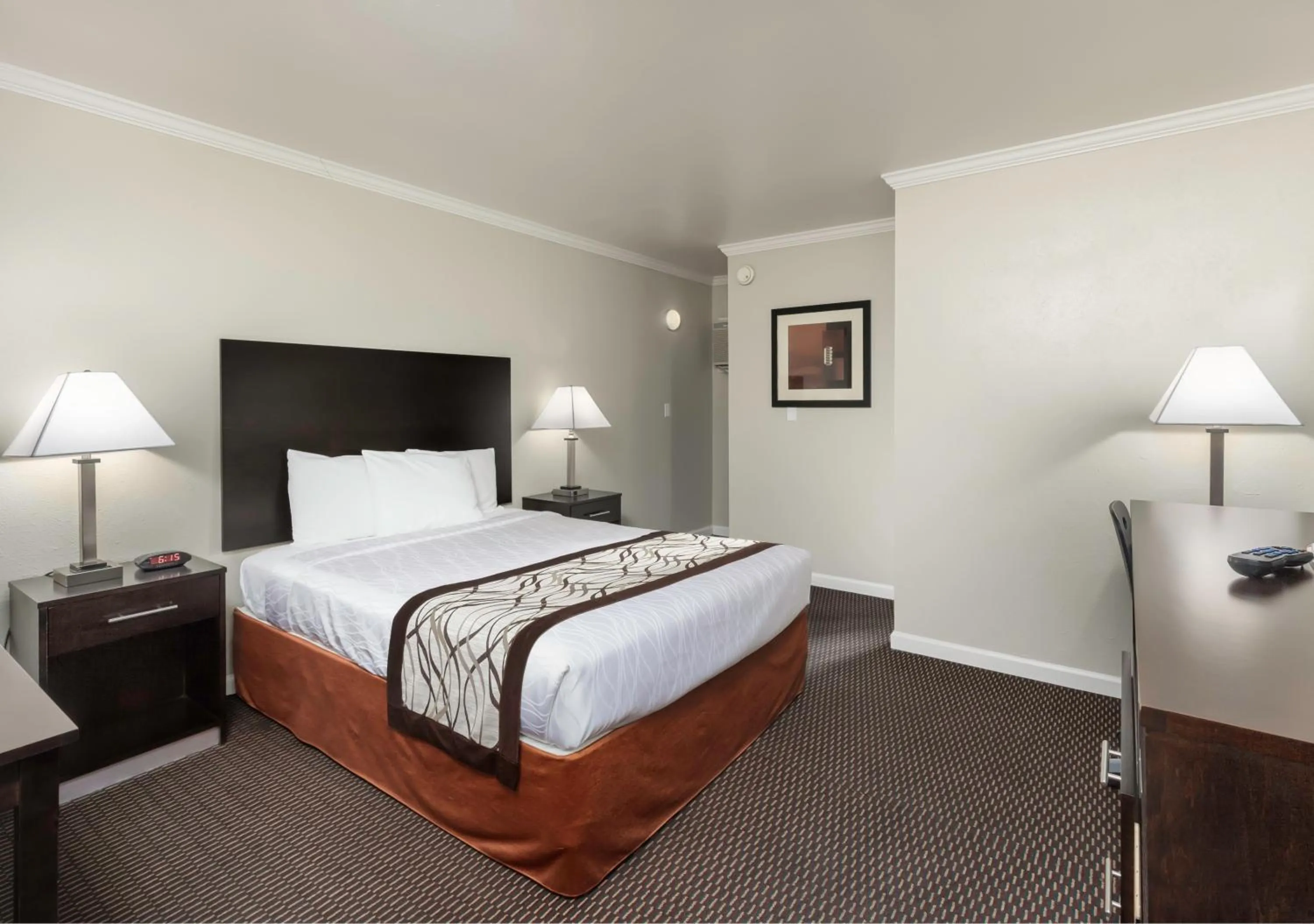 Queen Room - Non-Smoking in Thunderbird Lodge