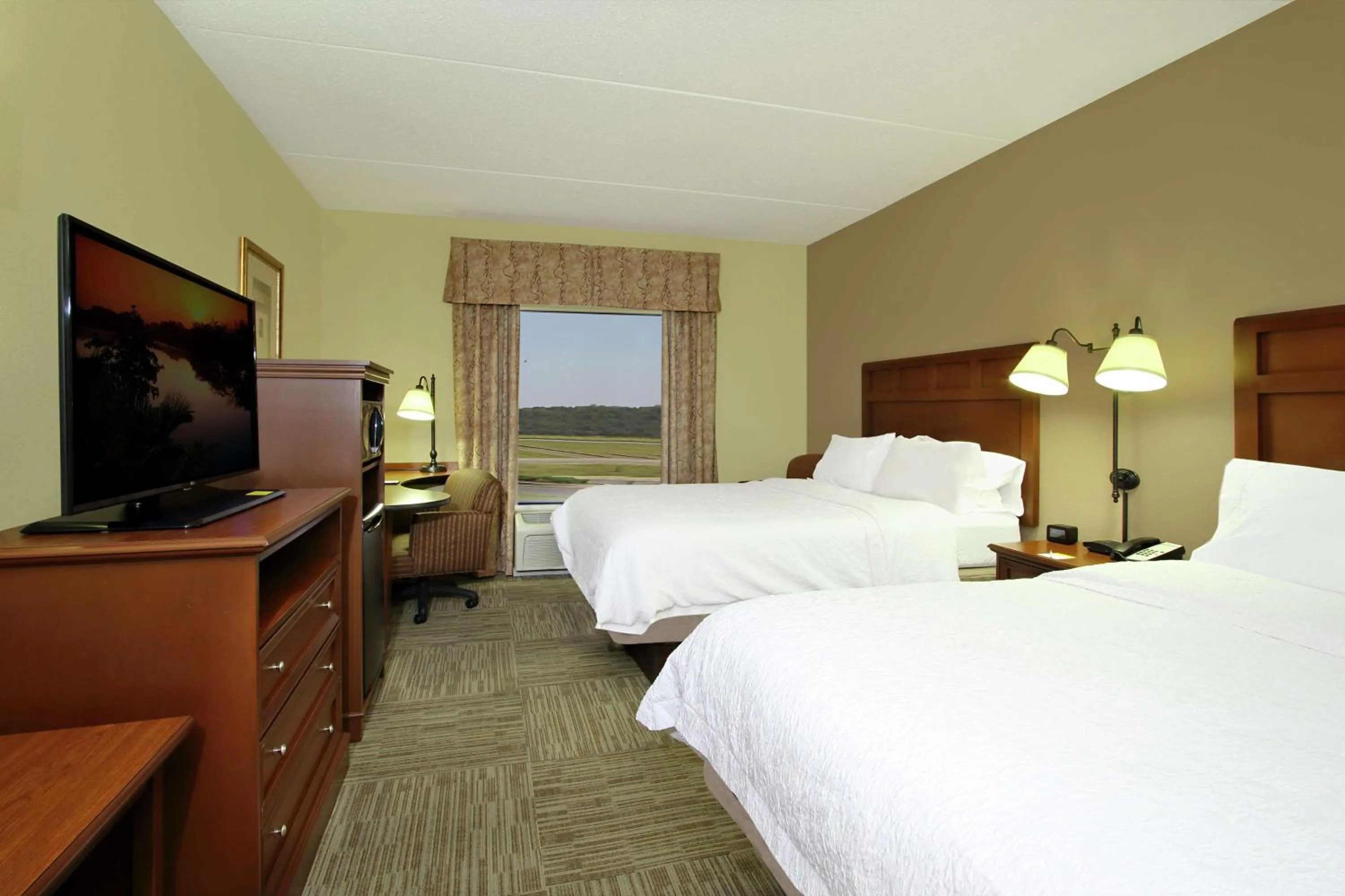 Queen Room with Two Queen Beds - Mobility Access/Non-Smoking in Hampton Inn & Suites Murray