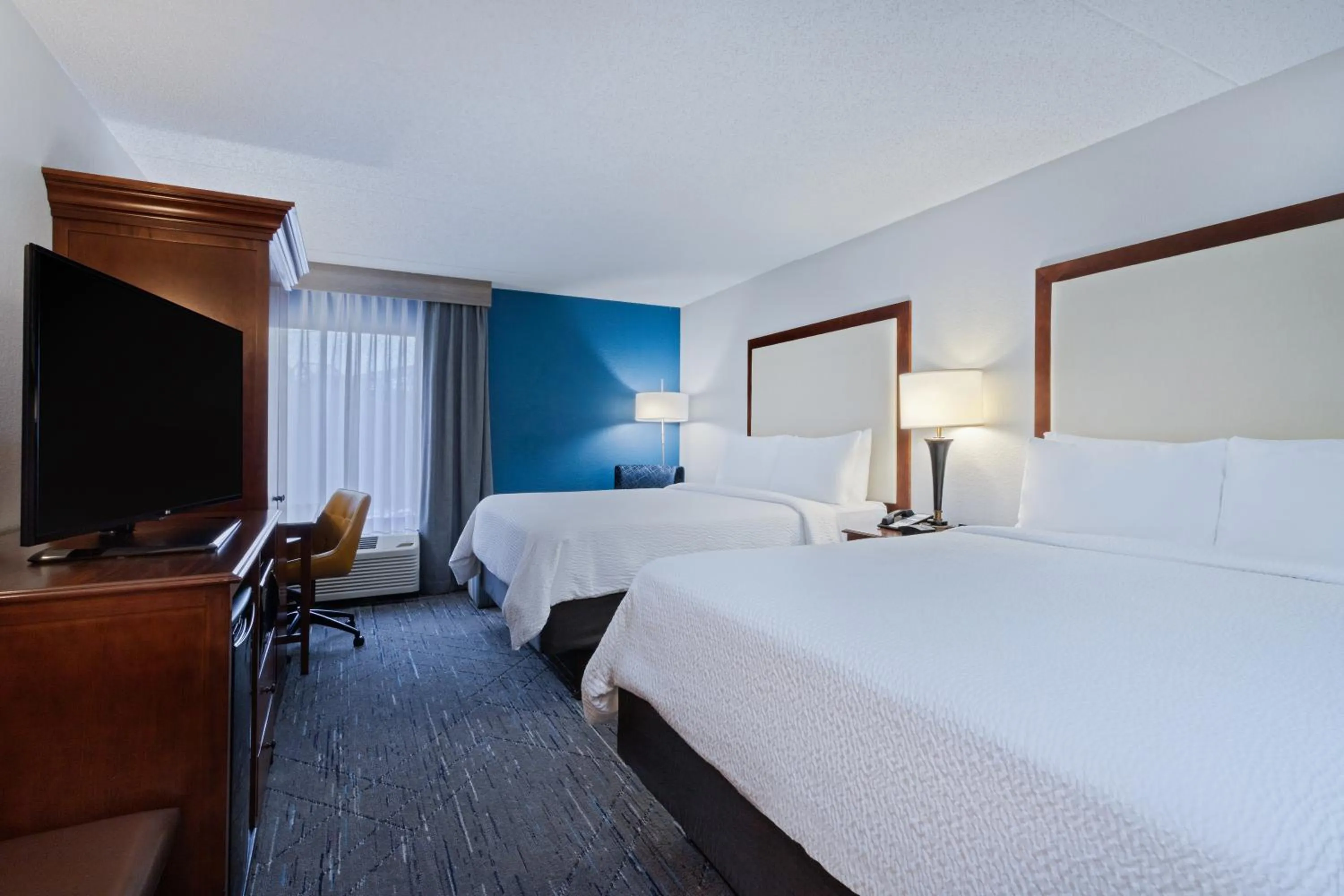 Standard Queen Room with Two Queen Beds in Holiday Inn Express & Suites Cincinnati Riverfront by IHG
