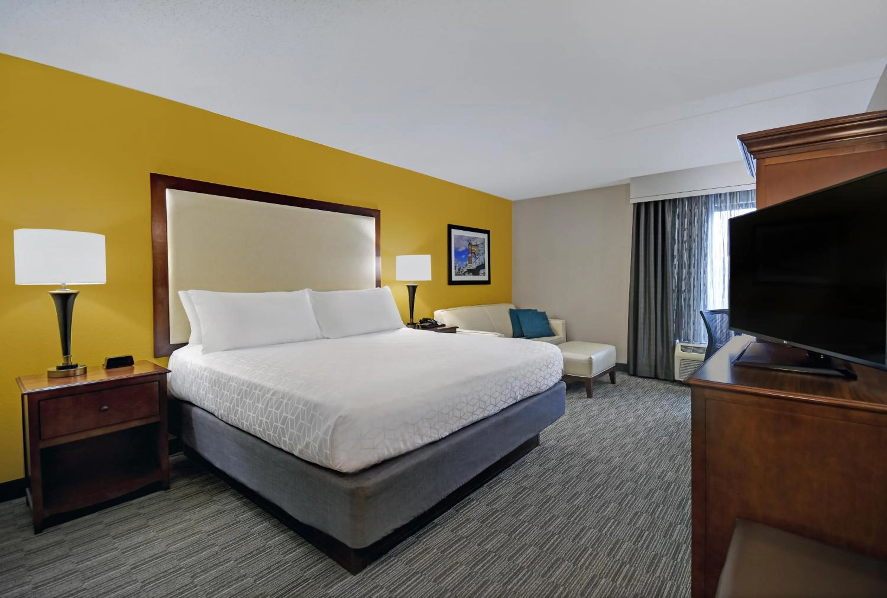 Standard King Room with River View in Holiday Inn Express & Suites Cincinnati Riverfront by IHG