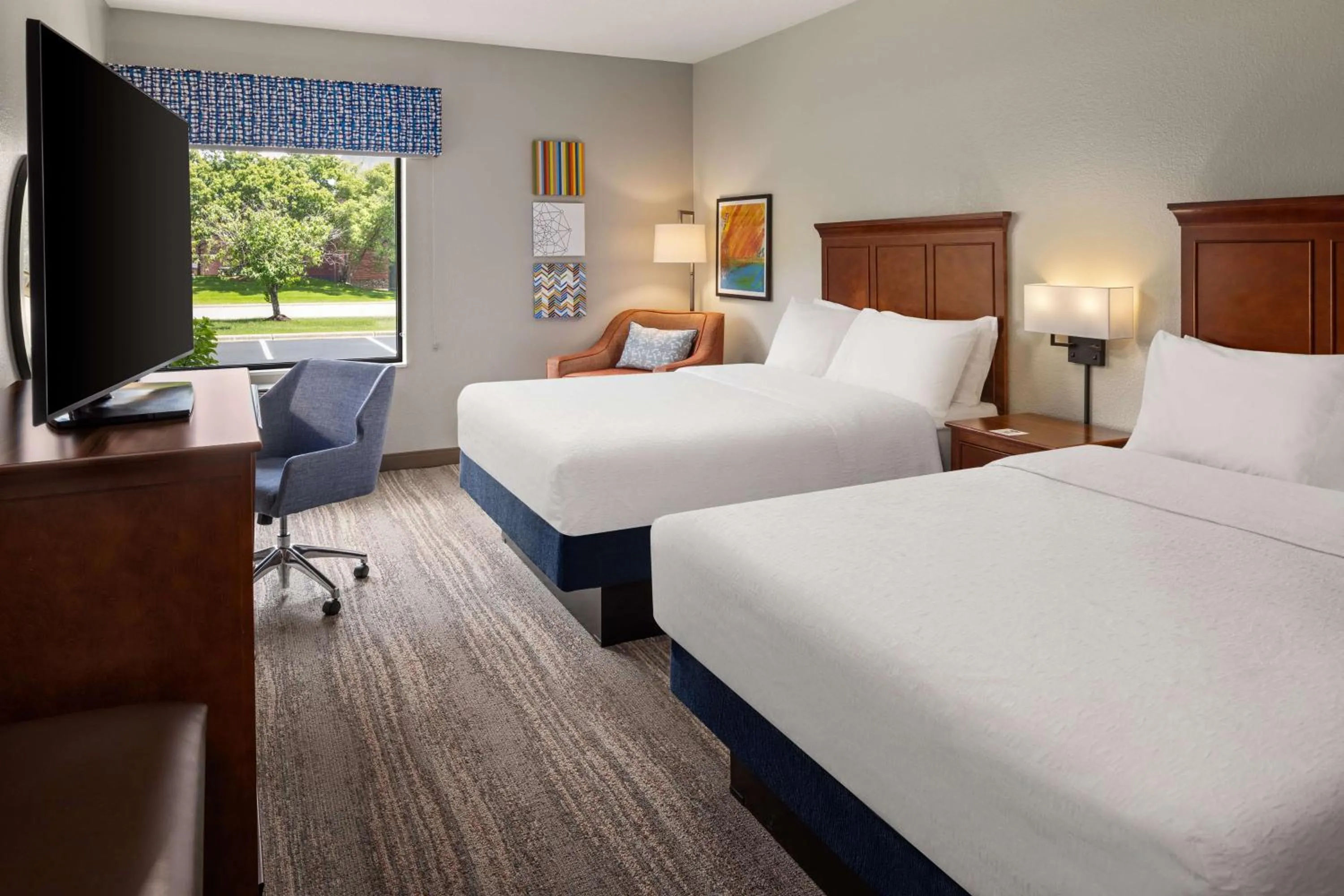 Queen Room with Two Queen Beds - Hearing Accessible/Non-Smoking in Hampton Inn Minneapolis Northwest Maple Grove