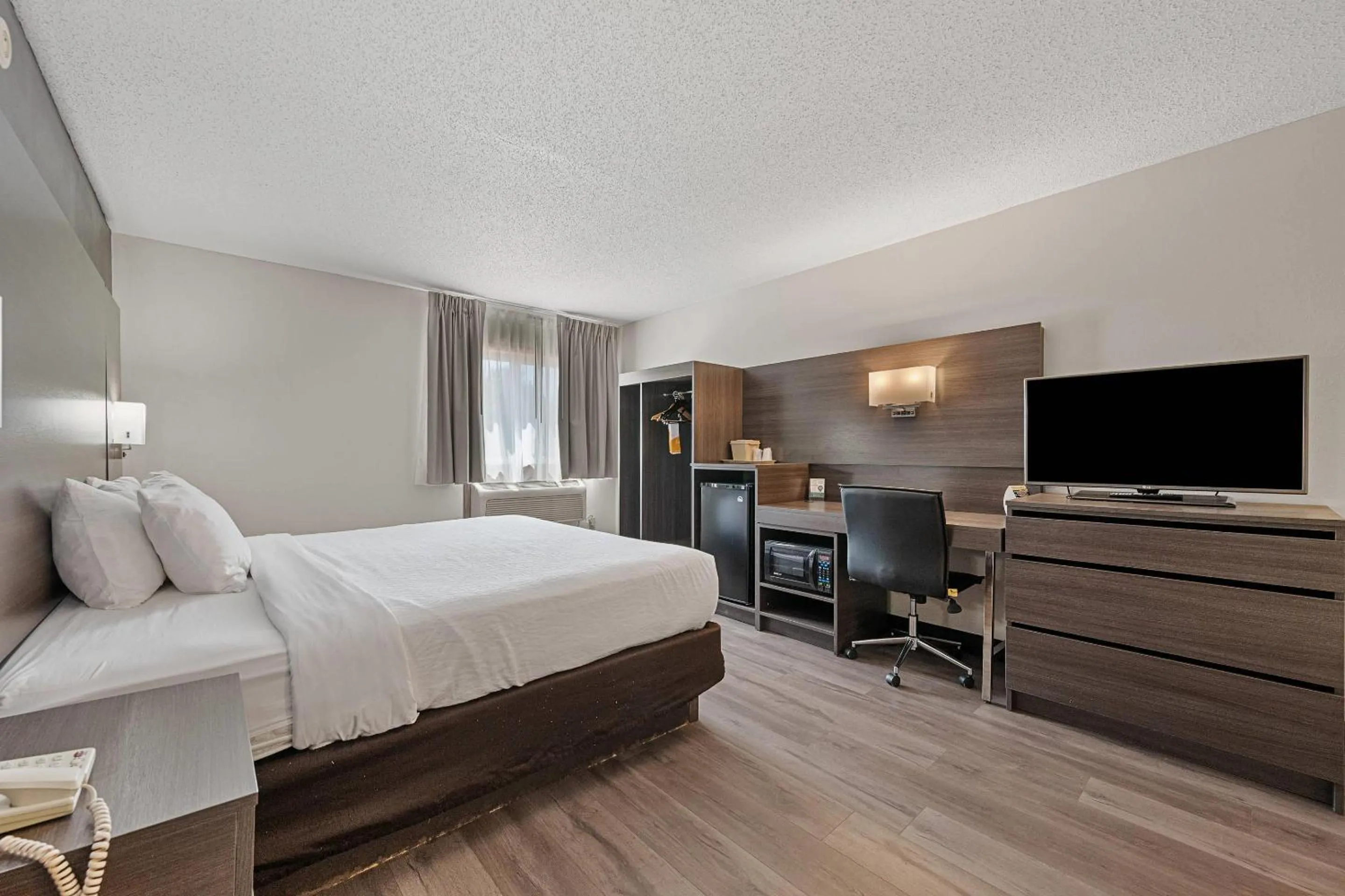 King Room - Non-Smoking in Quality Inn Spearfish I-90