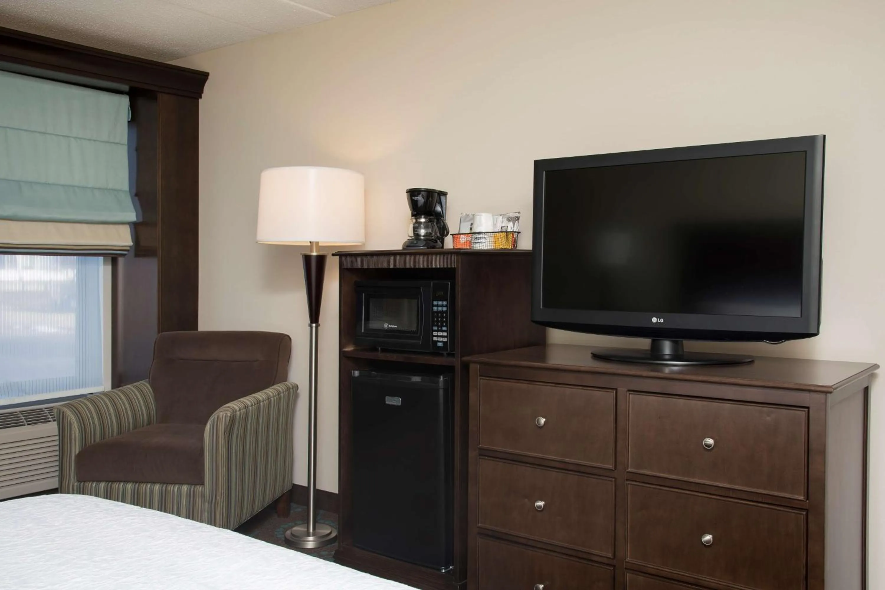 King Room with Accessible Tub - Mobility and Hearing Access/Non-Smoking in Hampton Inn & Suites Kokomo