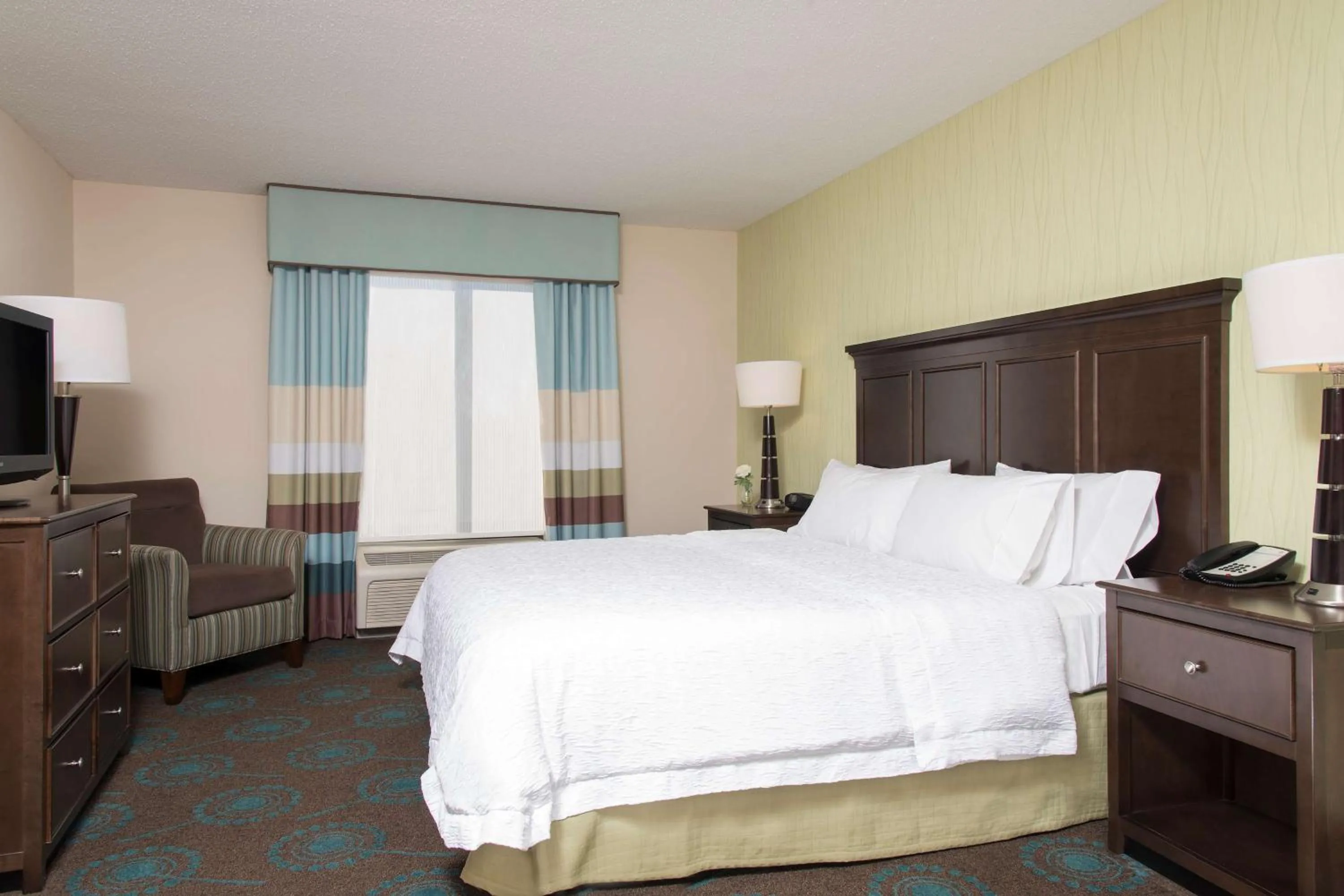 King Suite - Mobility and Hearing Access/Non-Smoking in Hampton Inn & Suites Kokomo
