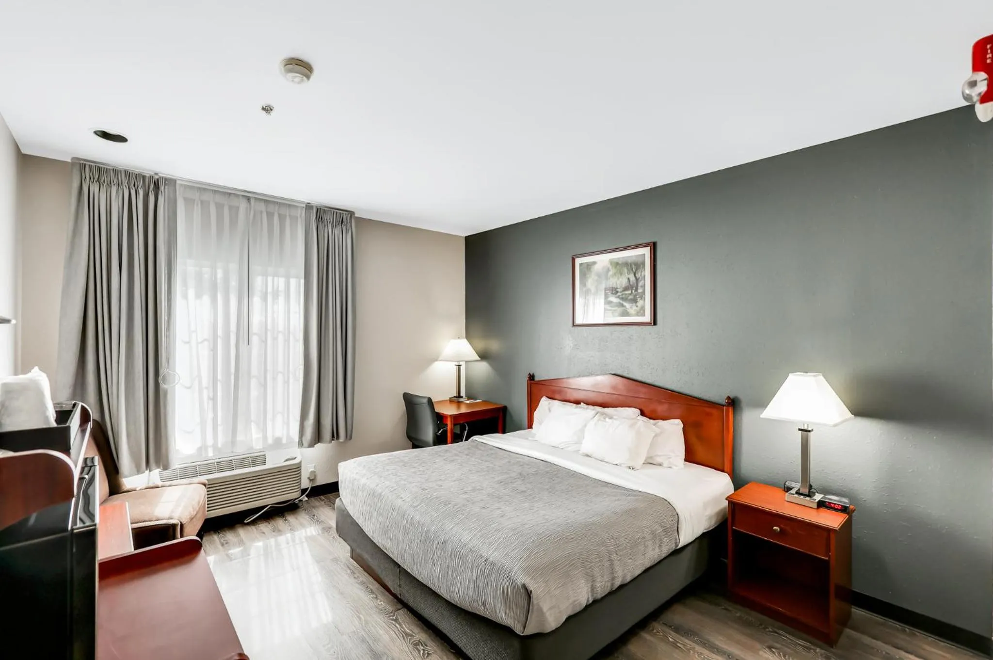 King Room - Accessible/Non-Smoking in Garner Hotel Liberty Lake by IHG