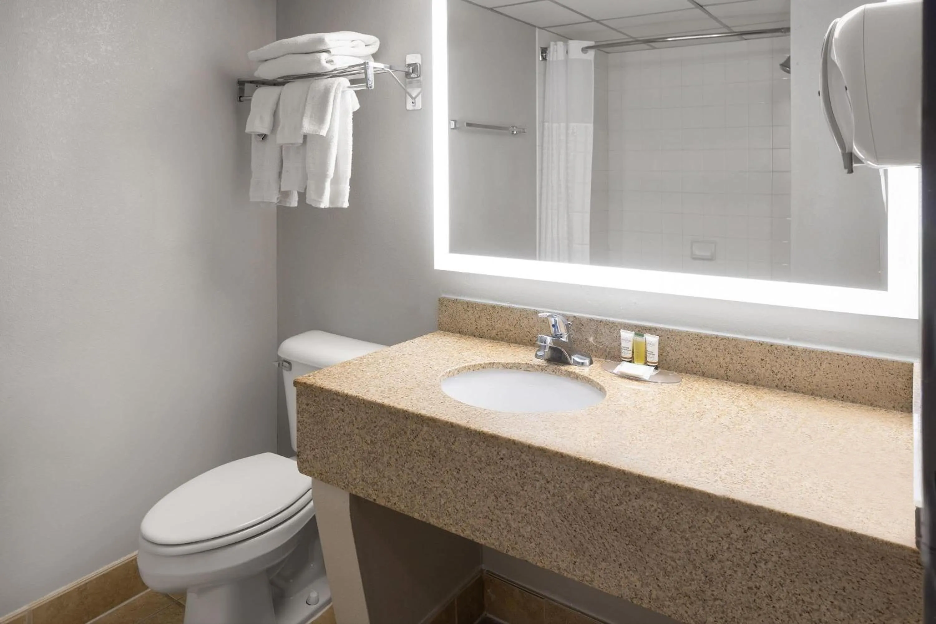 King Suite with Jetted Tub - Non-Smoking in Baymont by Wyndham Westampton