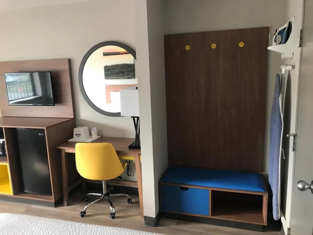 Double Room with Tub with Grab Bars - Mobility Accessible/ Pet-Friendly/Smoking in Days Inn by Wyndham Vineland