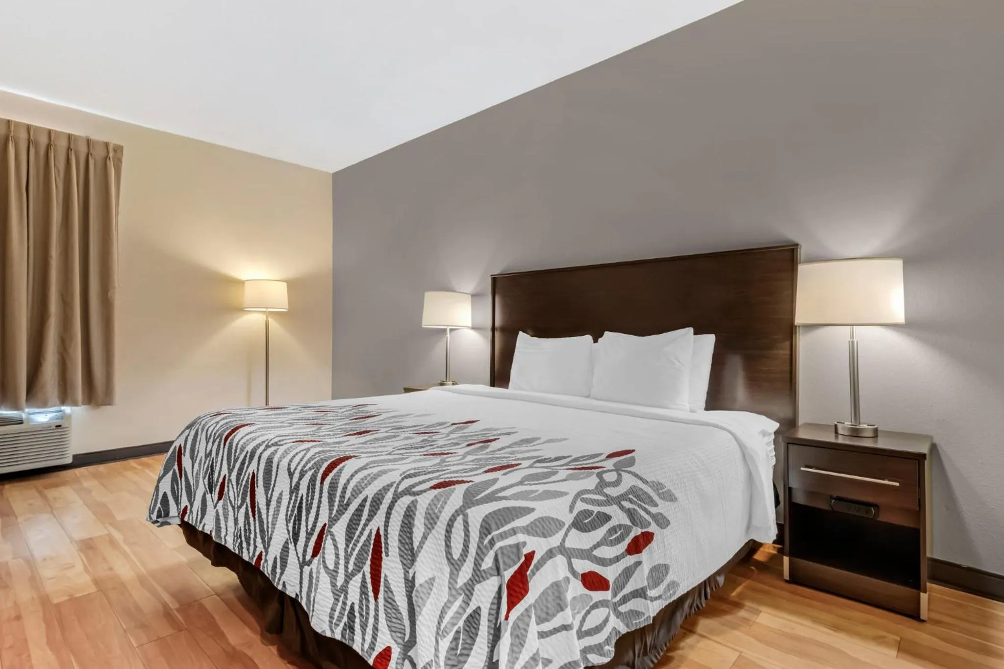 Superior King Room Disability Access Non-Smoking in Red Roof Inn Dumas