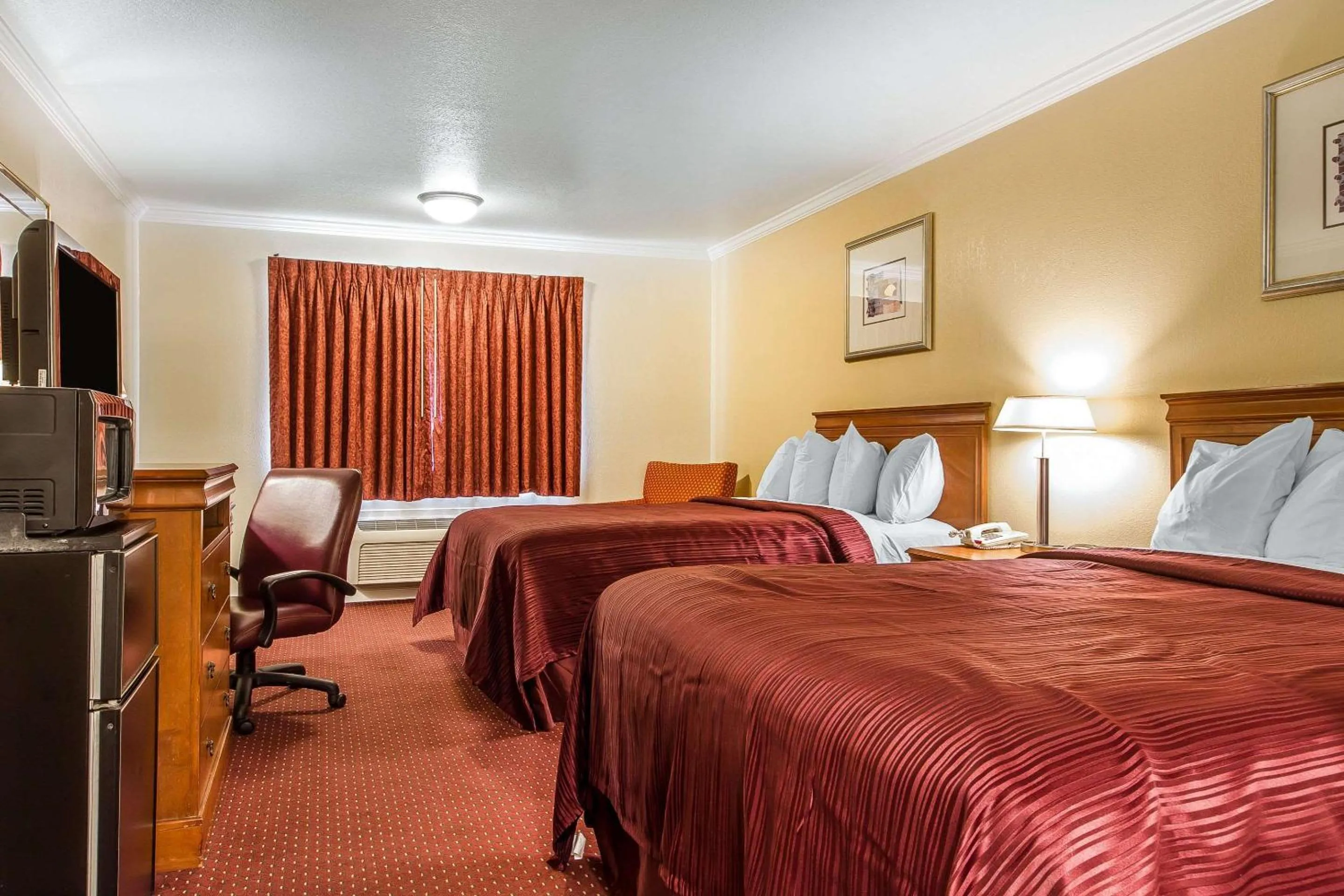 Queen Room with Two Queen Beds in Quality Inn & Suites Gilroy