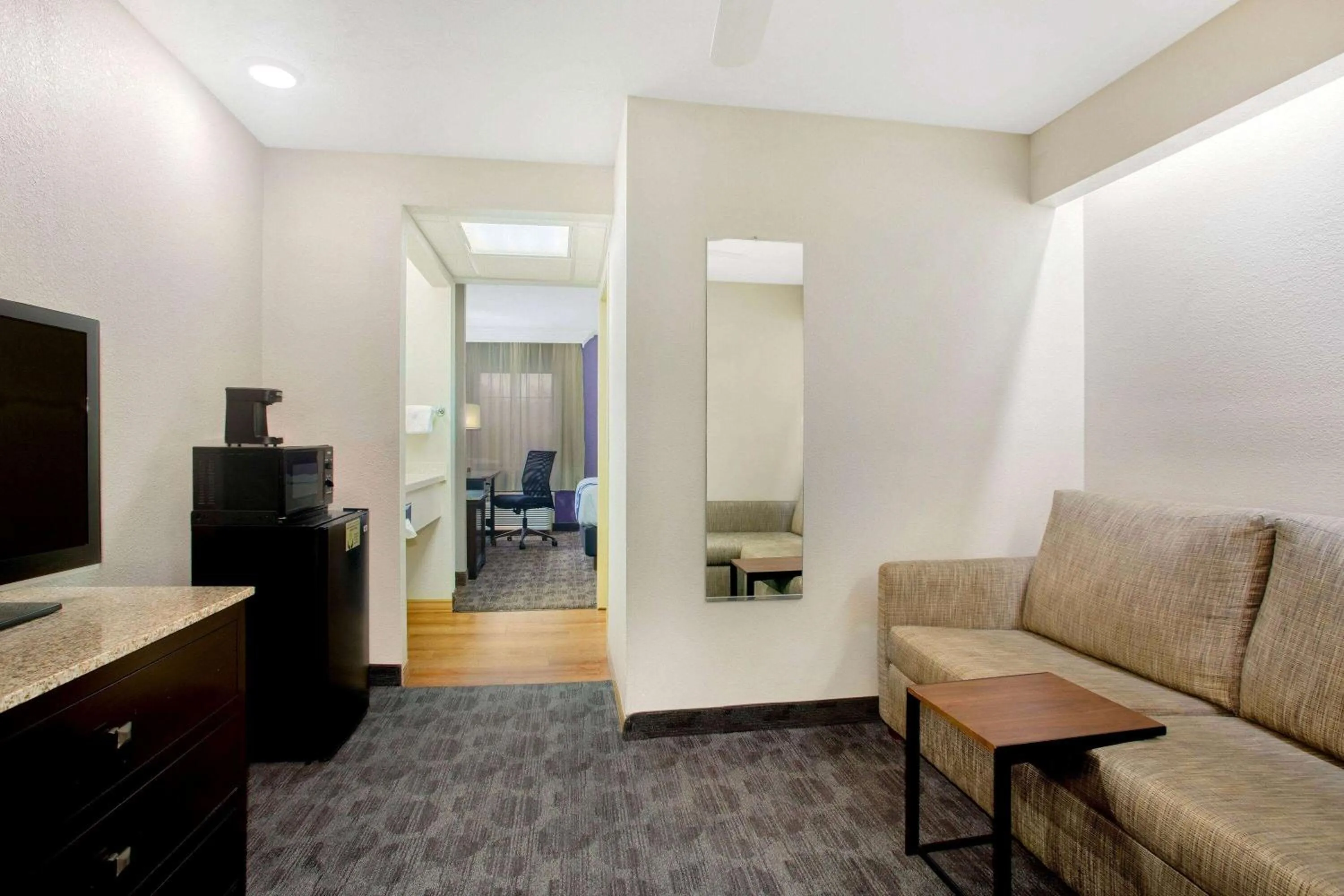 King Suite - Non-Smoking in La Quinta by Wyndham Springfield South