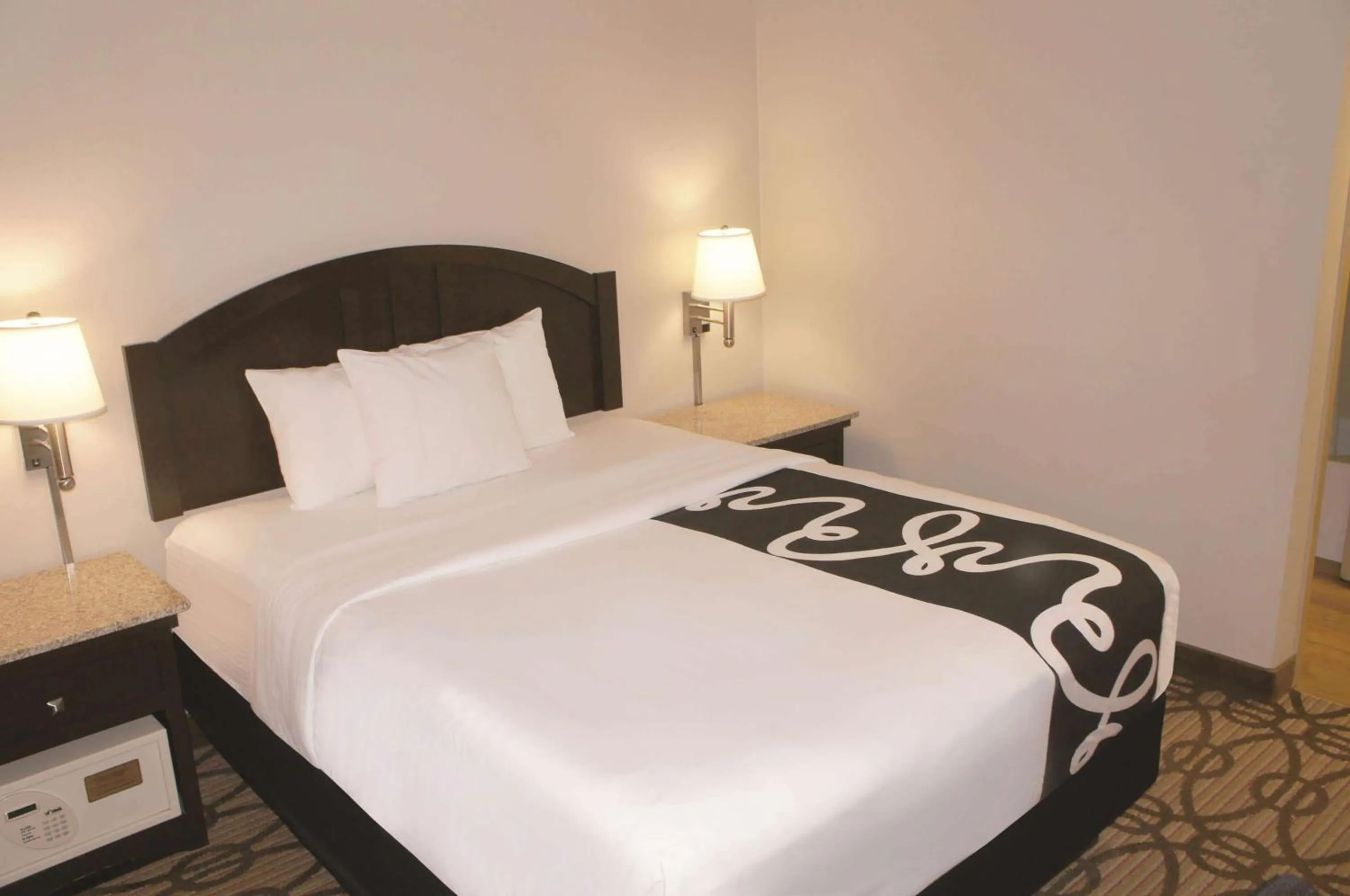Queen Room - Disability Access in La Quinta by Wyndham Springfield South
