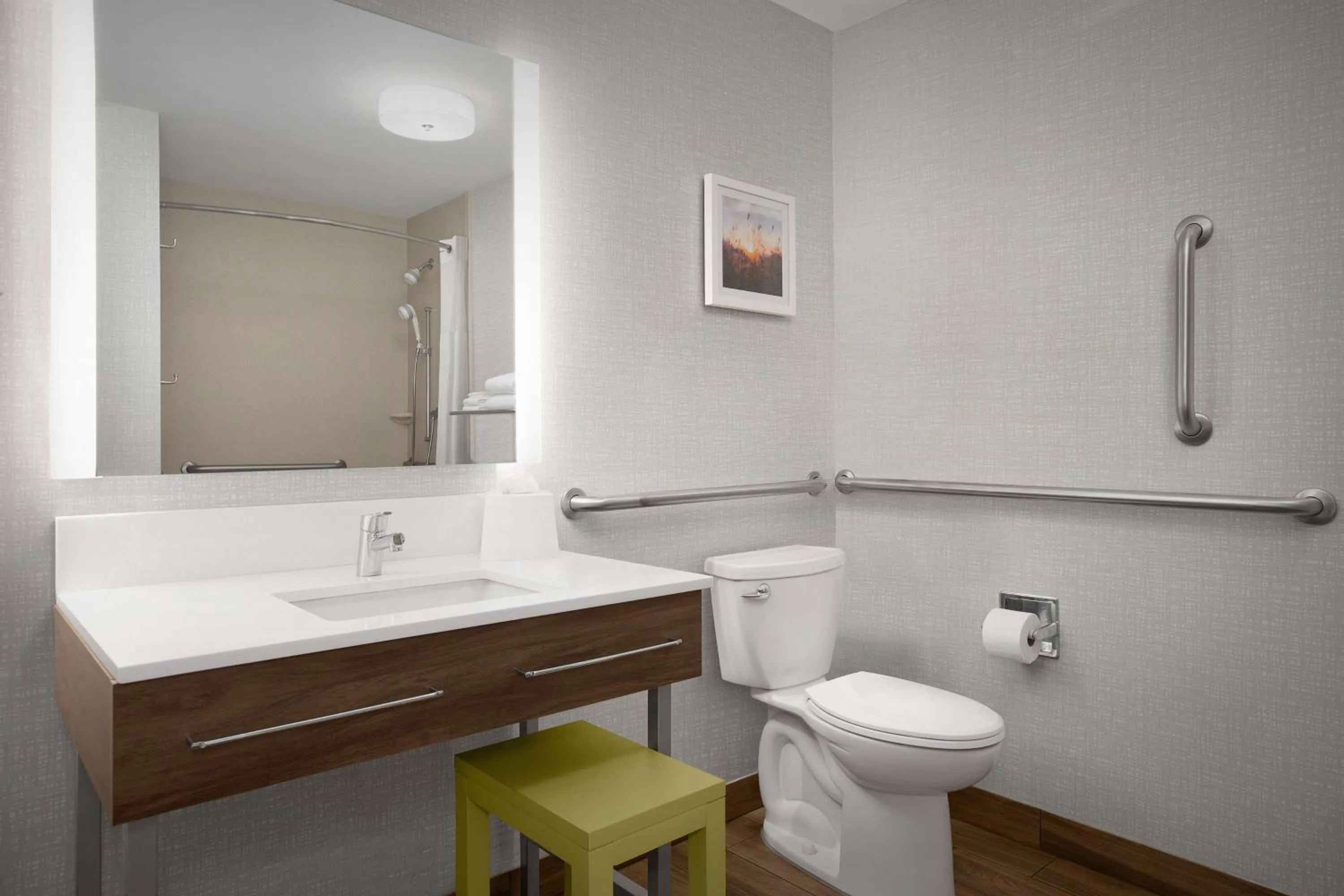 Queen Room with Two Queen Beds - Mobility and Hearing Access/Non-Smoking in Hampton Inn Yorkville