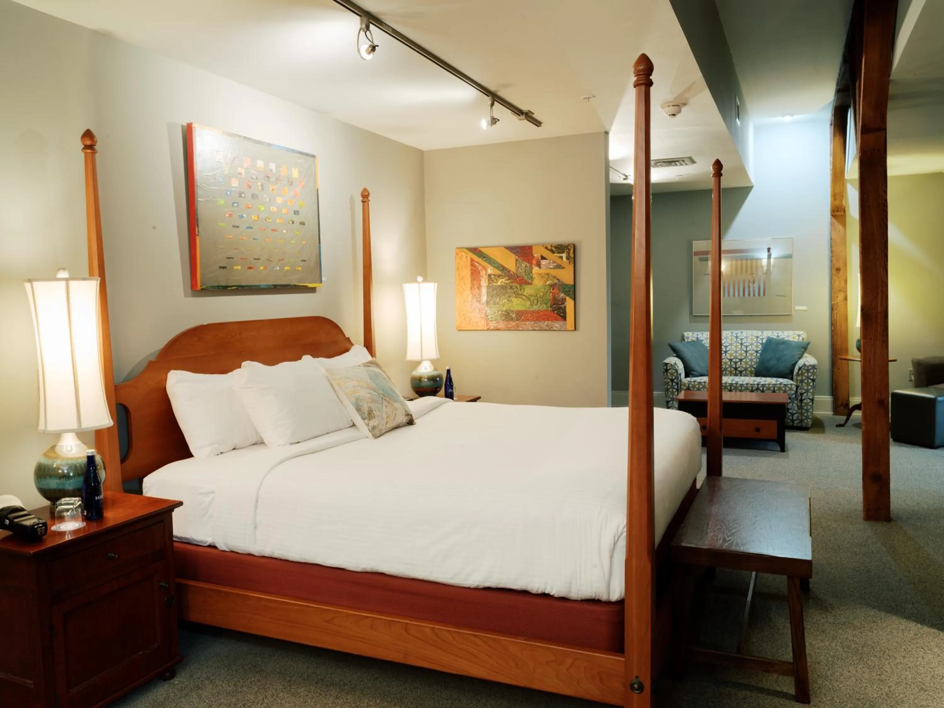 Loft Suite with Hot Tub in Lancaster Arts Hotel