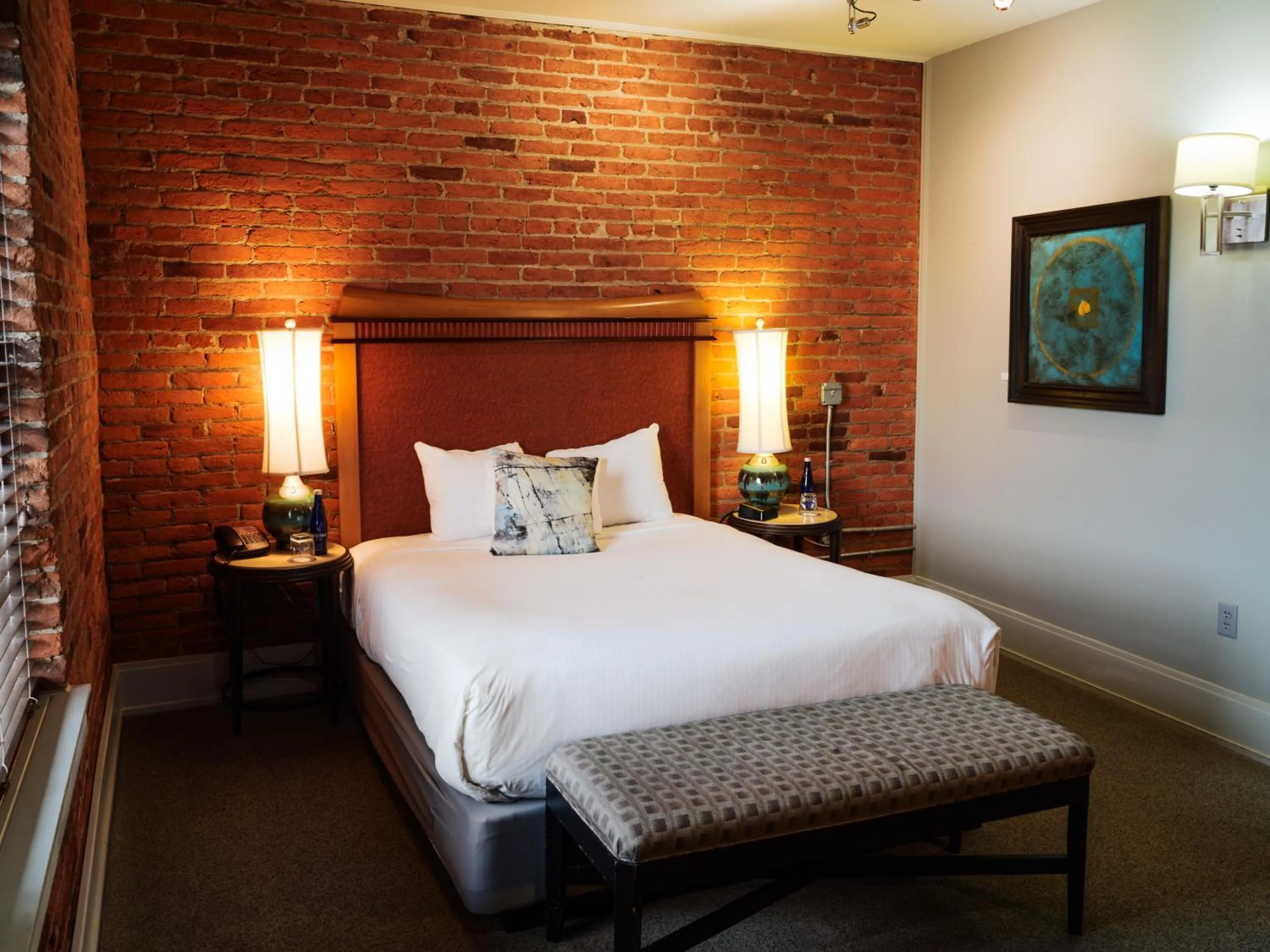 Deluxe Queen Room in Lancaster Arts Hotel