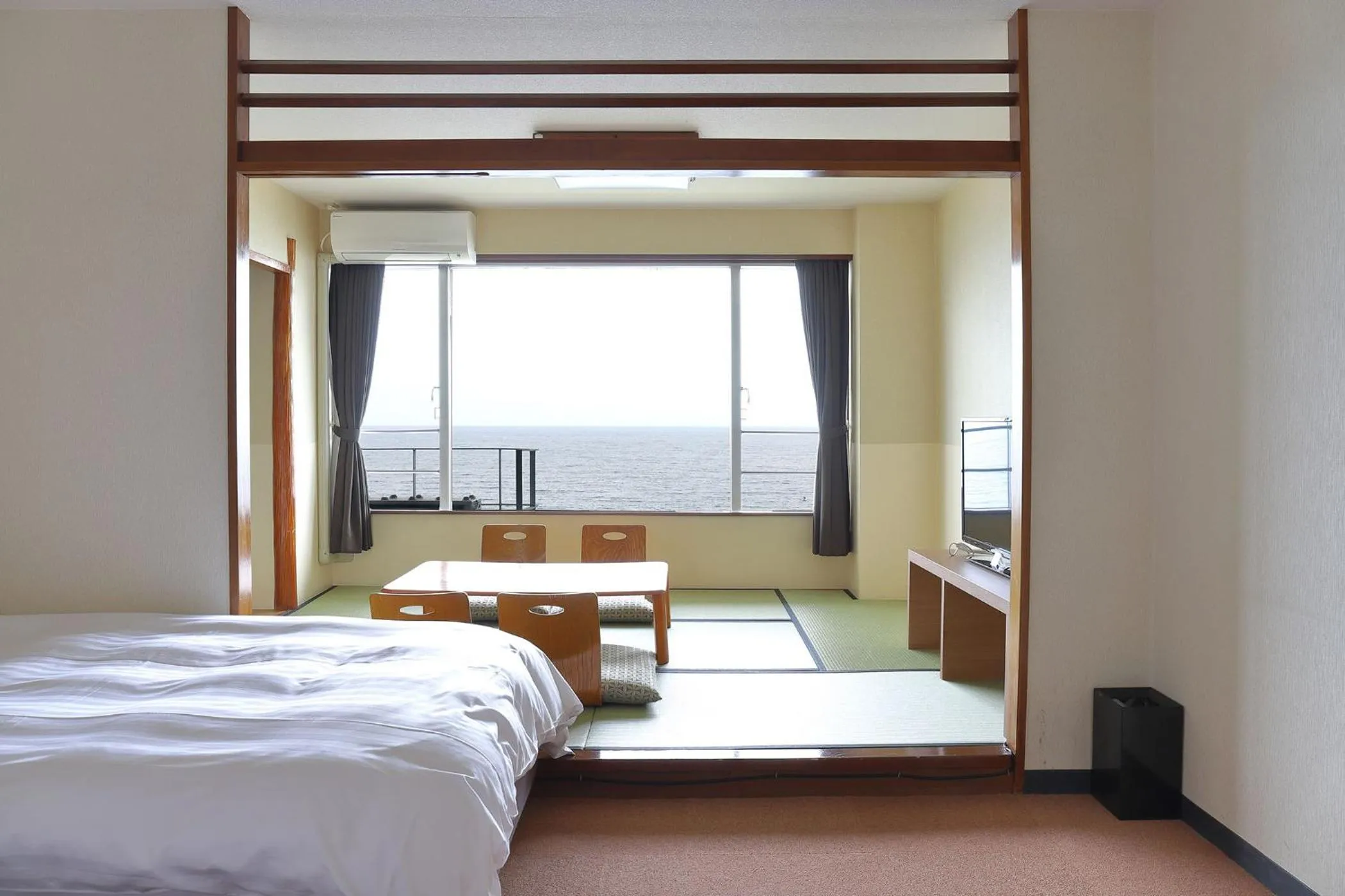 Standard Twin Room with Tatami Area - single occupancy - Non-Smoking - Ocean view - Private Bathroom in Ooedo Onsen Monogatari Beppu Seifu