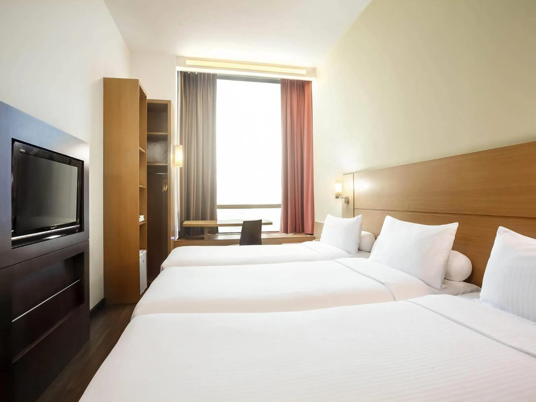 Standard Triple Room with 3 Single Beds in Ibis Singapore Novena