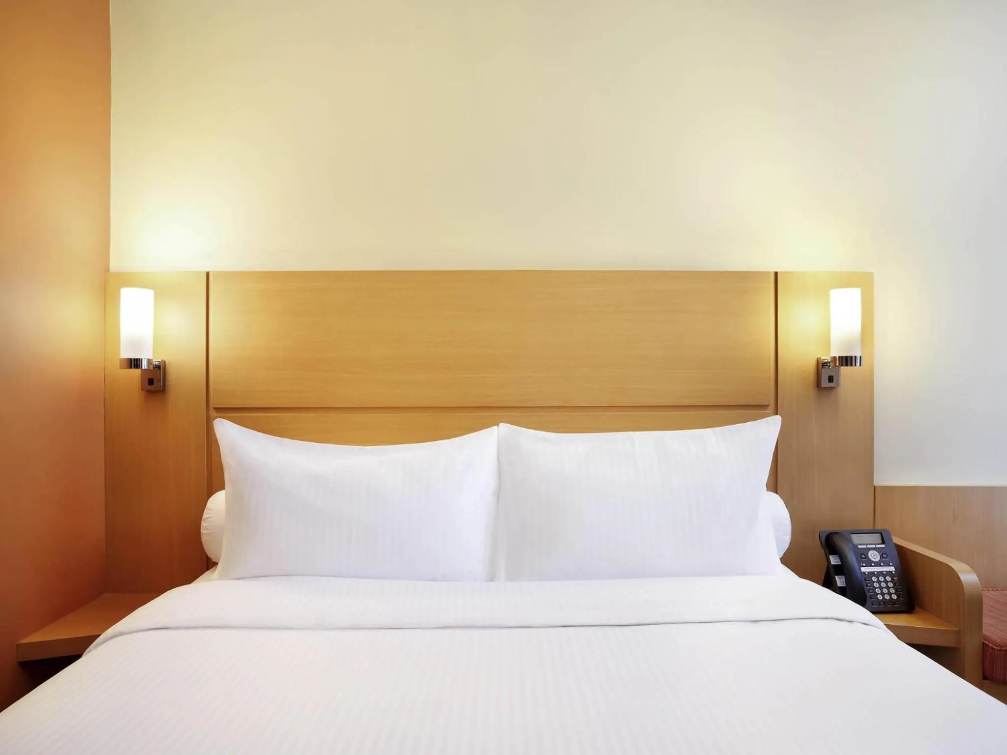 Standard Double Room with 1 Queen Bed in Ibis Singapore Novena