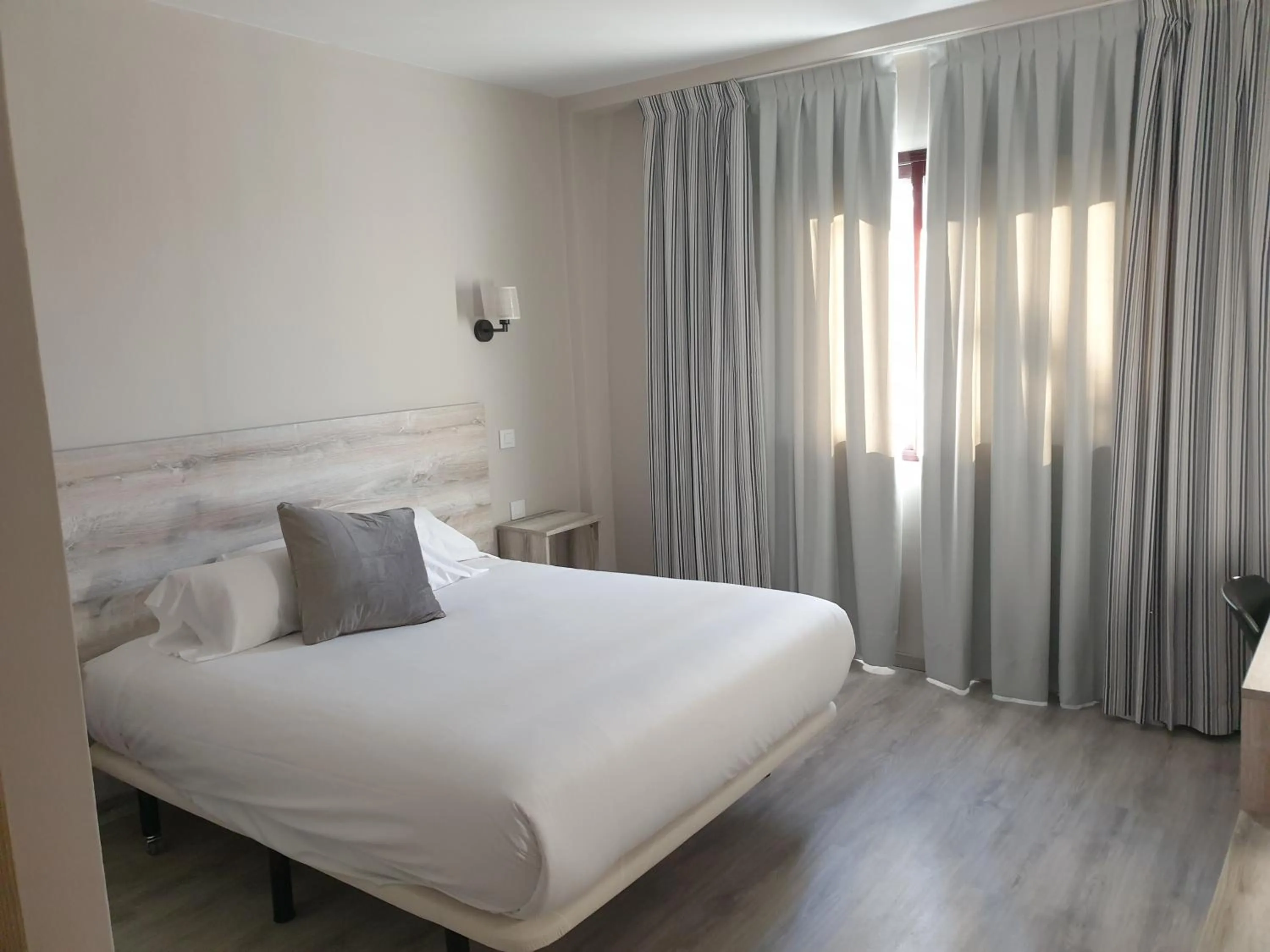 Deluxe Double or Twin Room in Hotel Alcarria