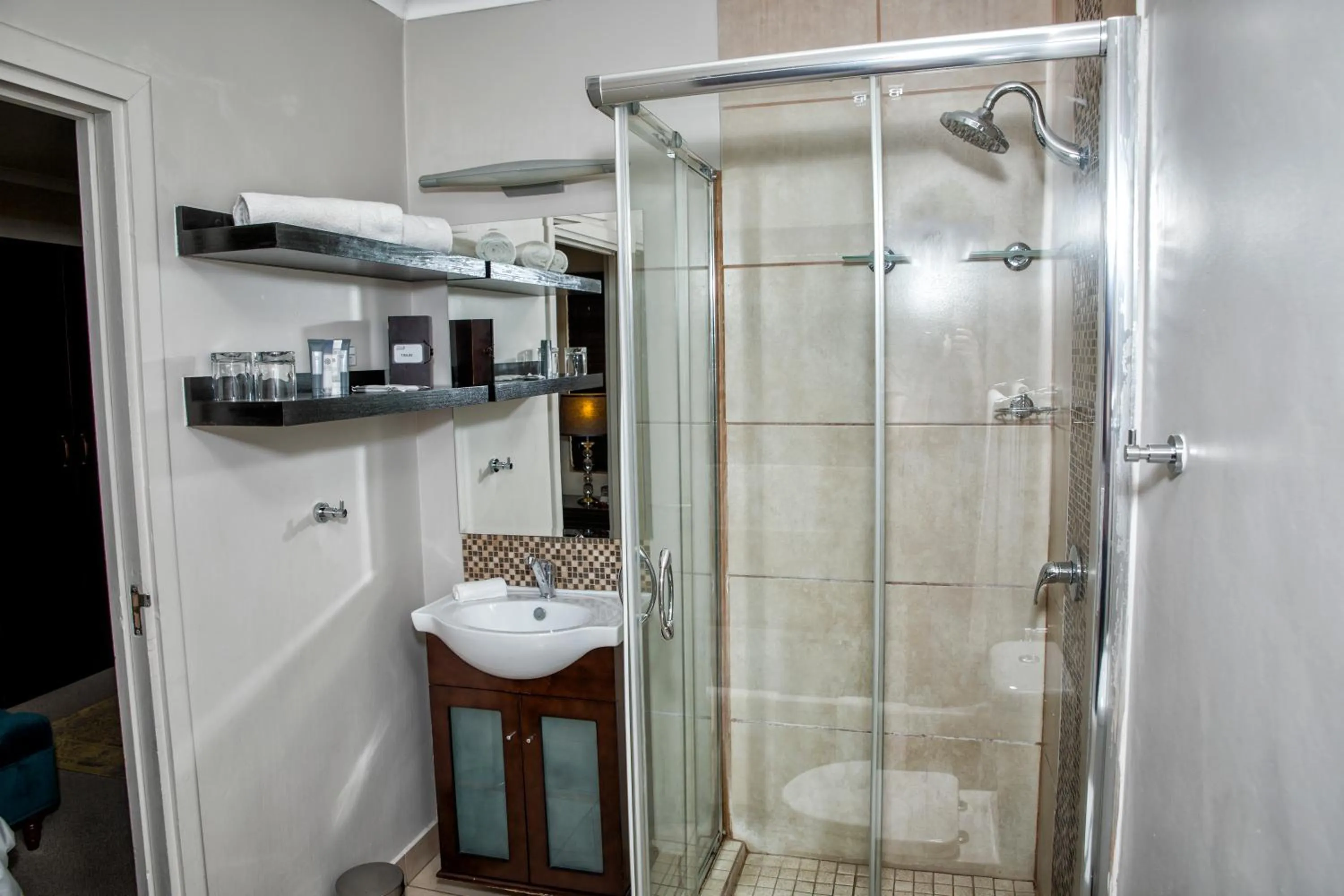 Executive Suite - single occupancy in Browns Manor