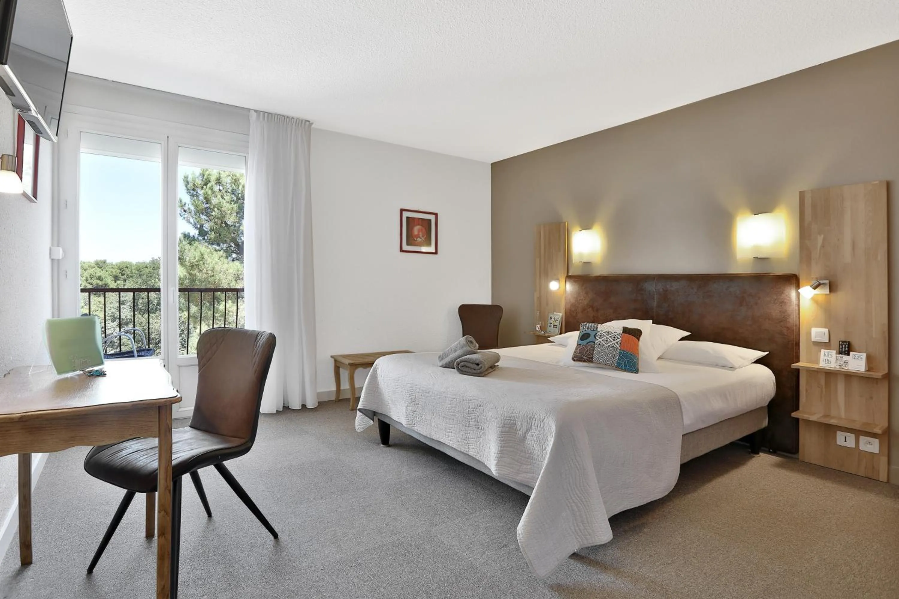 Confort Double Room in Hotel Restaurant Logis Le Tropicana