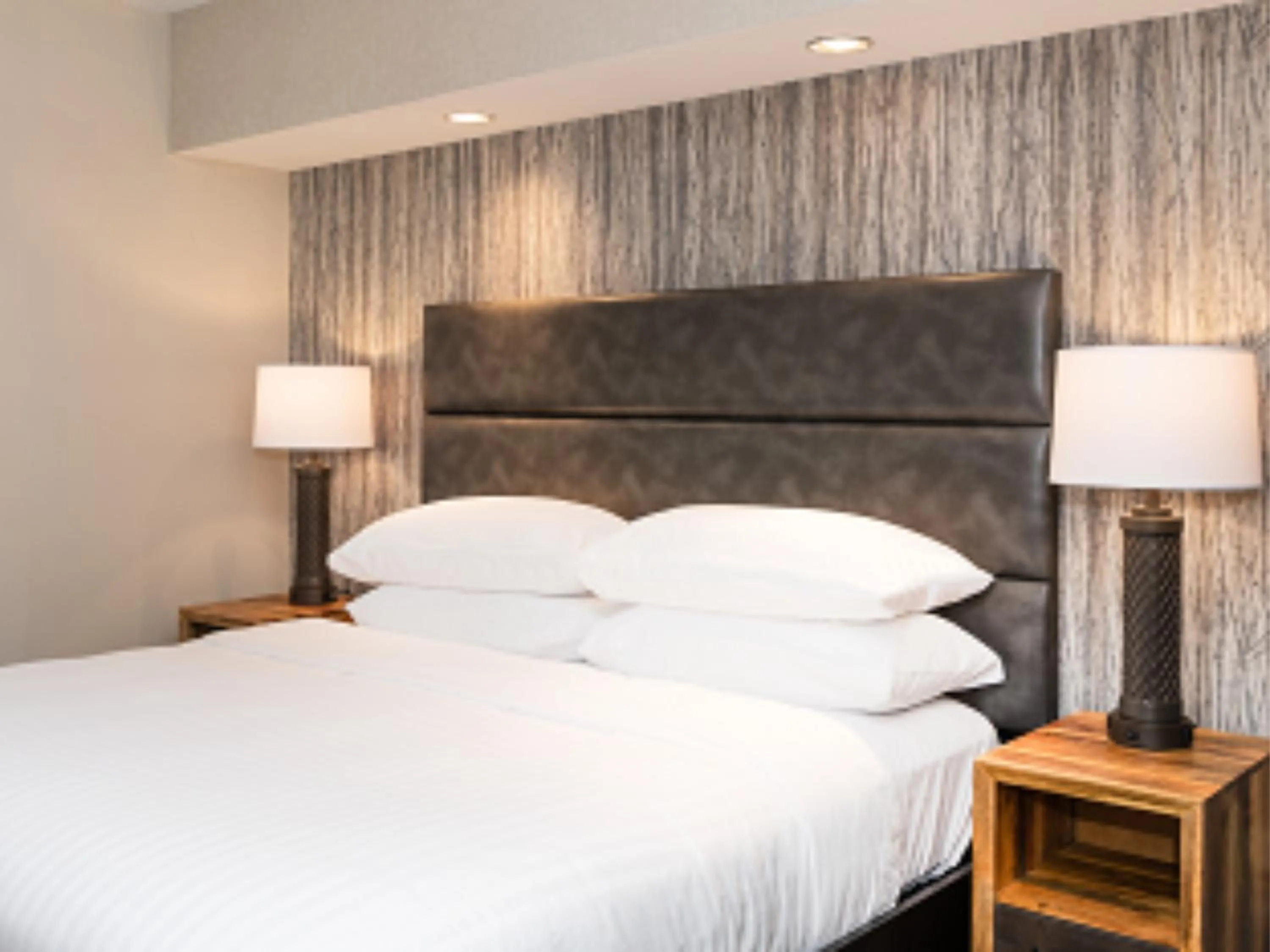 King Suite with Sofa Bed and Livingroom in Cherry Valley Hotel