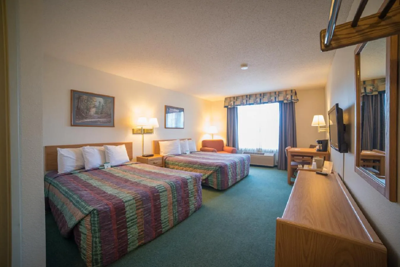 Standard Queen Room in River Valley Inn & Suites