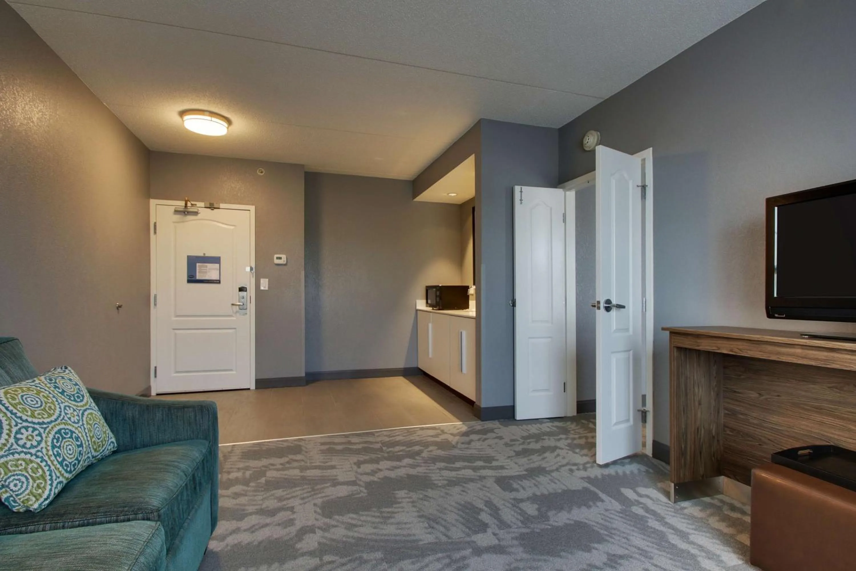 One-Bedroom King Suite - Non-Smoking in Hampton Inn & Suites Chicago/Aurora