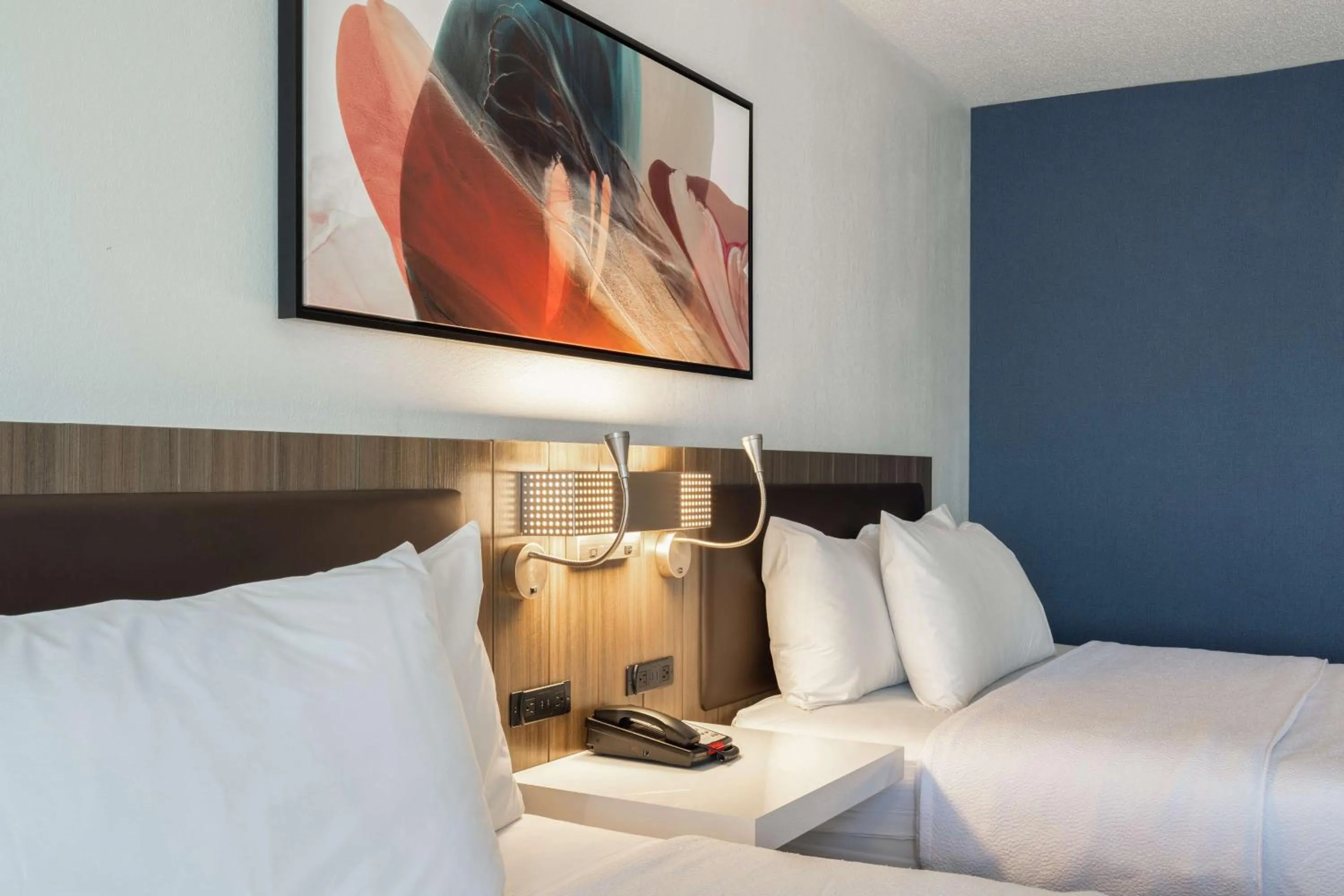 Queen Room with Two Queen Beds in Hilton Garden Inn Oakbrook Terrace