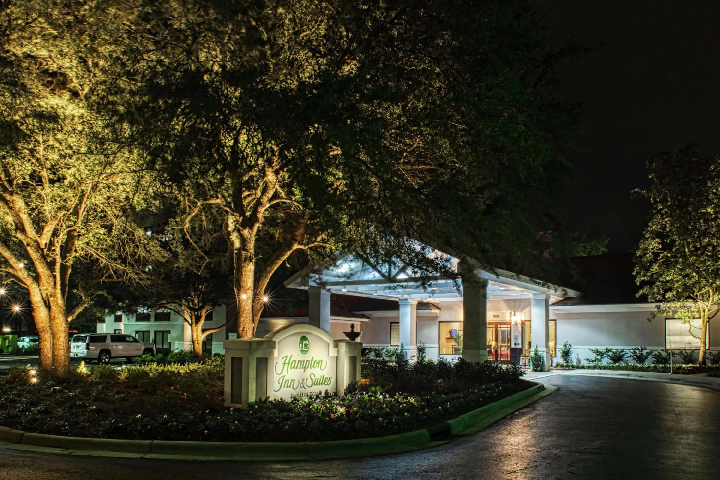 Property building in Hampton Inn & Suites Wilmington/Wrightsville Beach
