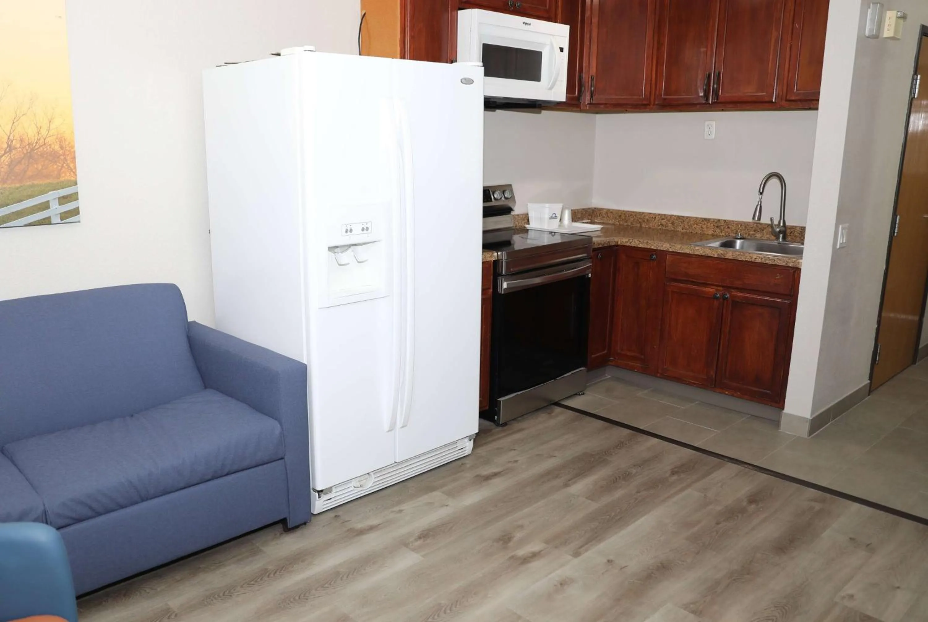 King Suite with Sofa - Non-Smoking in Days Inn & Suites by Wyndham San Antonio North/Stone Oak