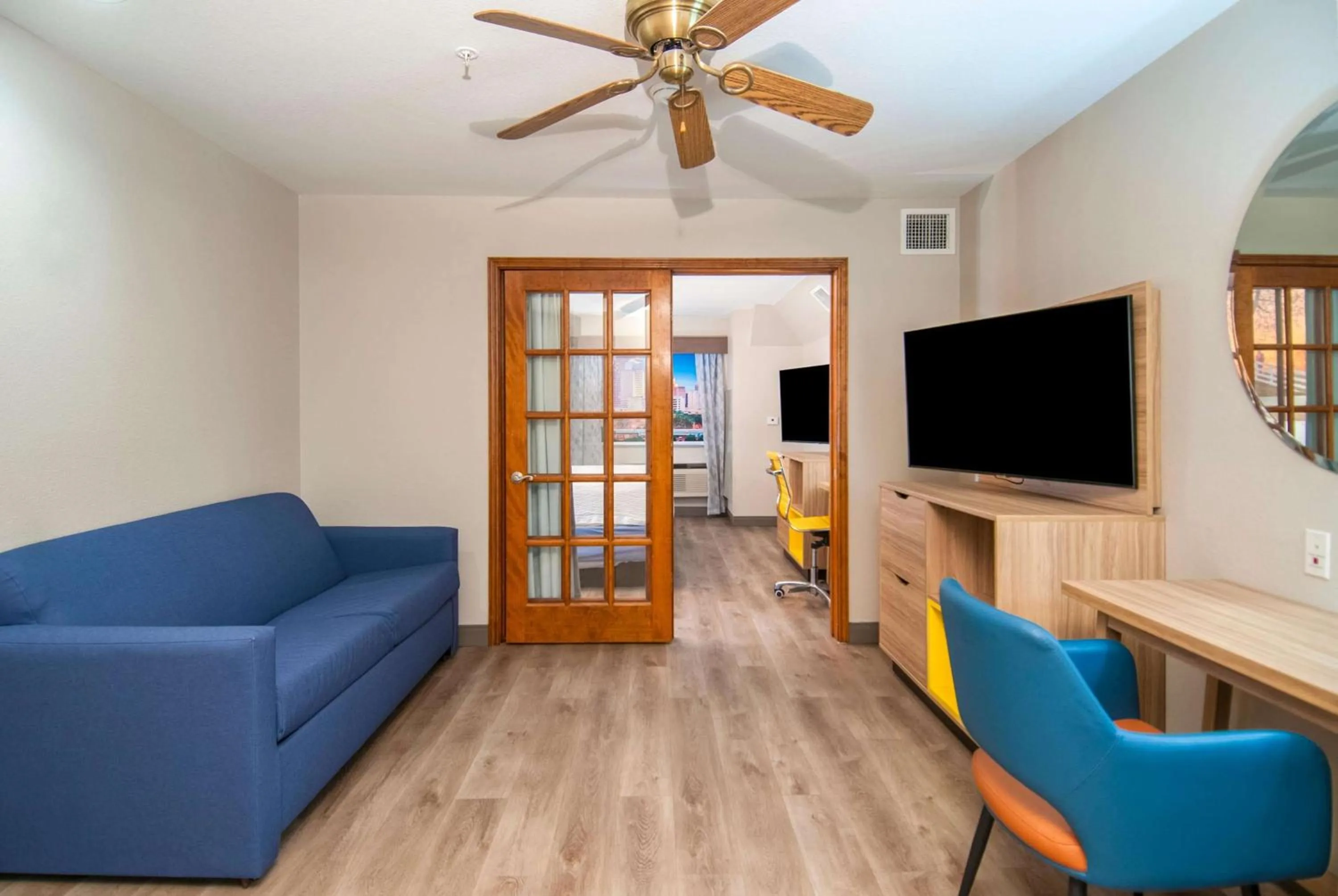 One-Bedroom King Suite - Non-Smoking in Days Inn & Suites by Wyndham San Antonio North/Stone Oak