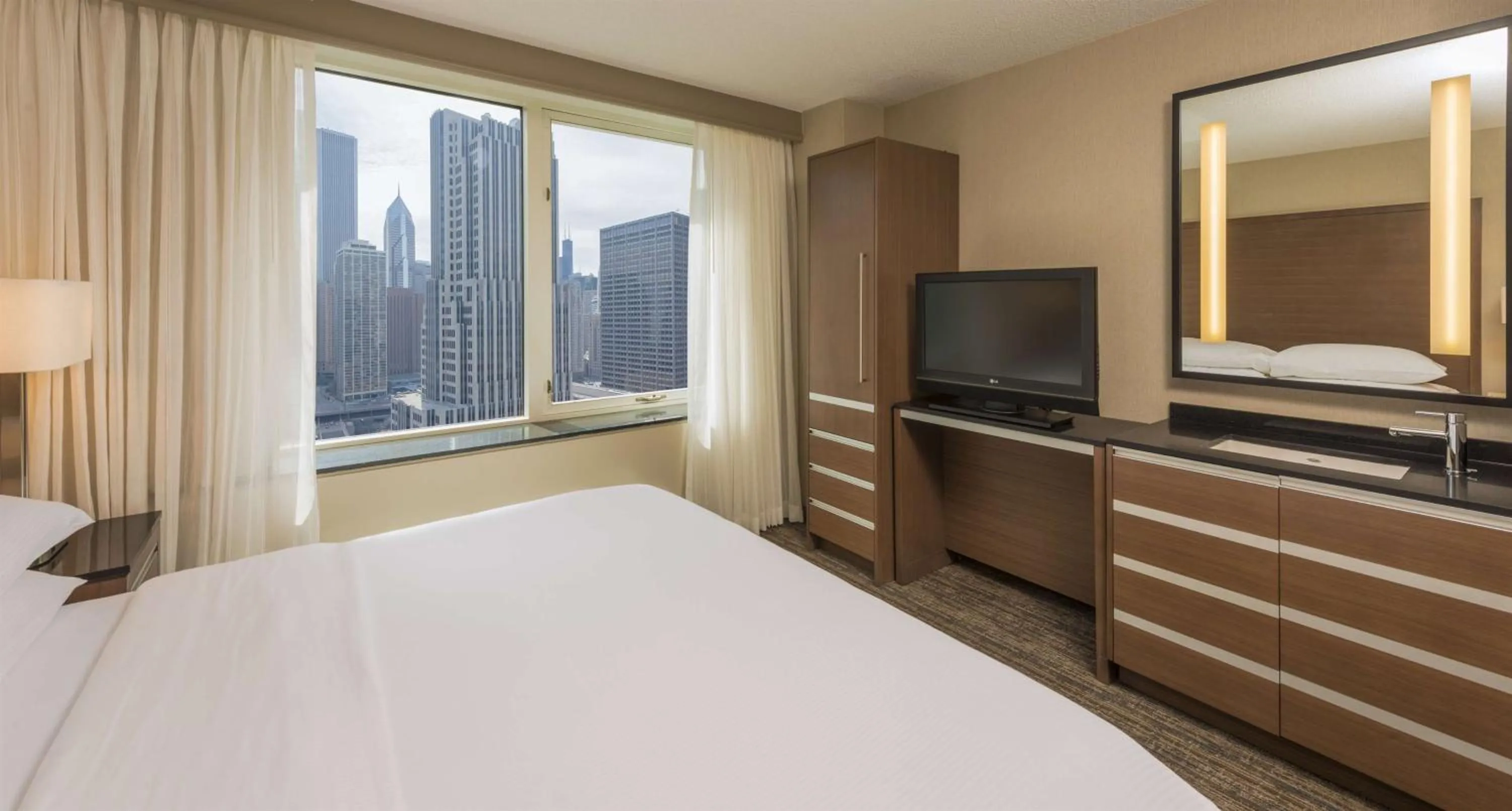 King Corner Suite - High Floor/City View in Embassy Suites by Hilton Chicago Downtown Magnificent Mile