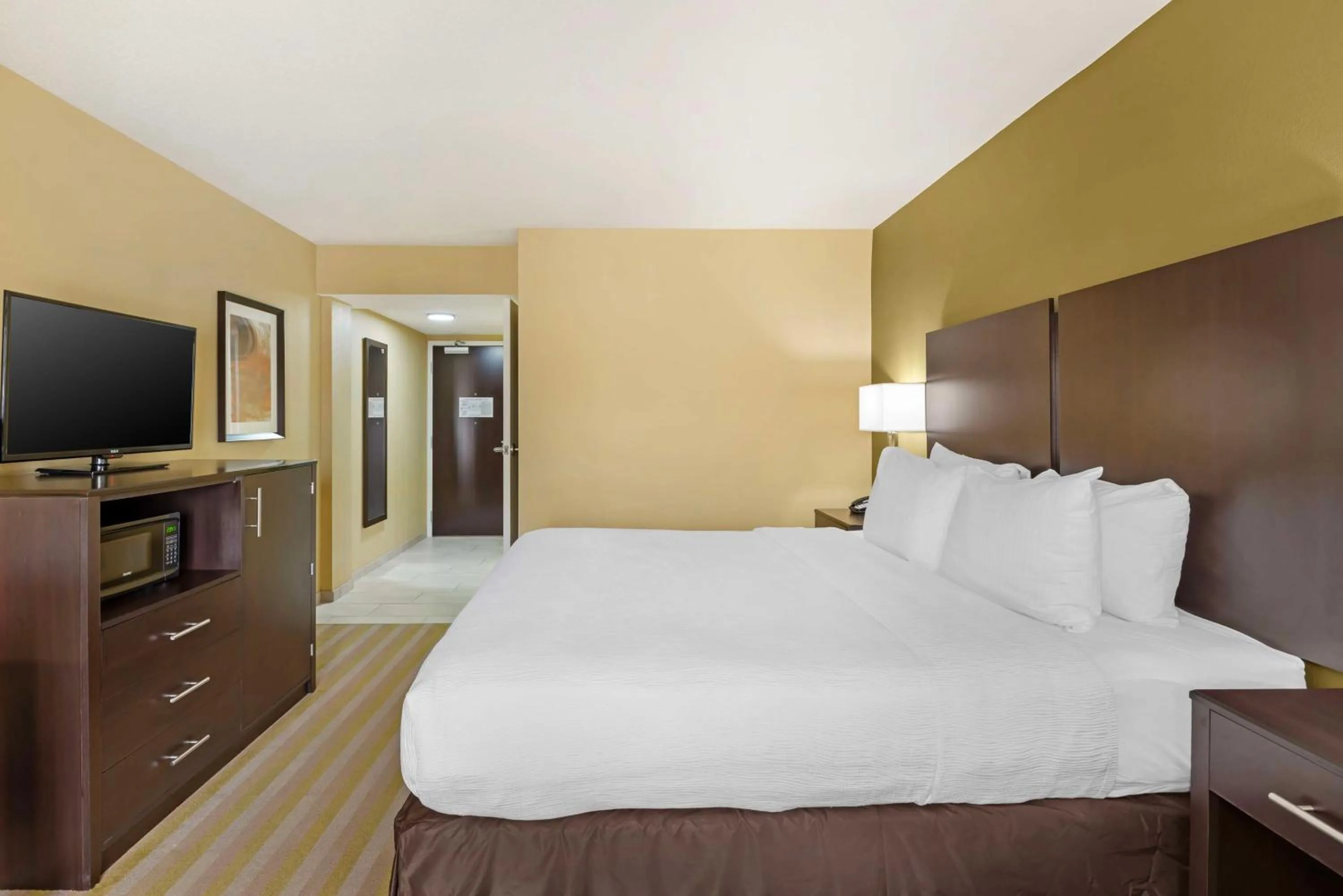 King Room in Best Western Plus Thornburg Inn & Suites