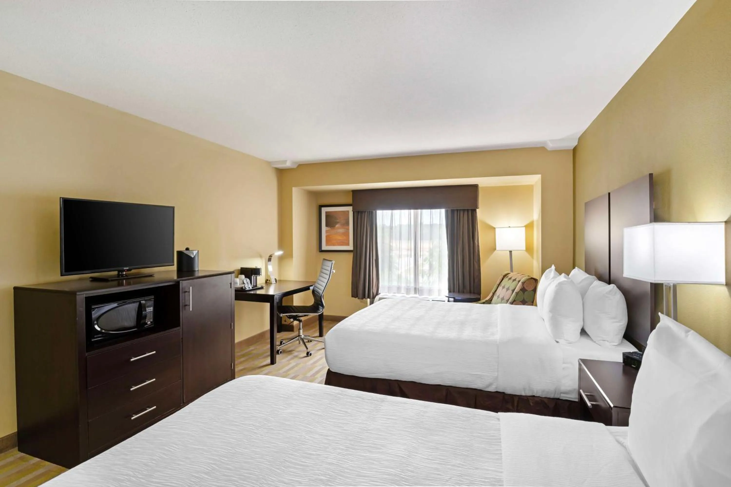 Queen Room with Two Queen Beds in Best Western Plus Thornburg Inn & Suites