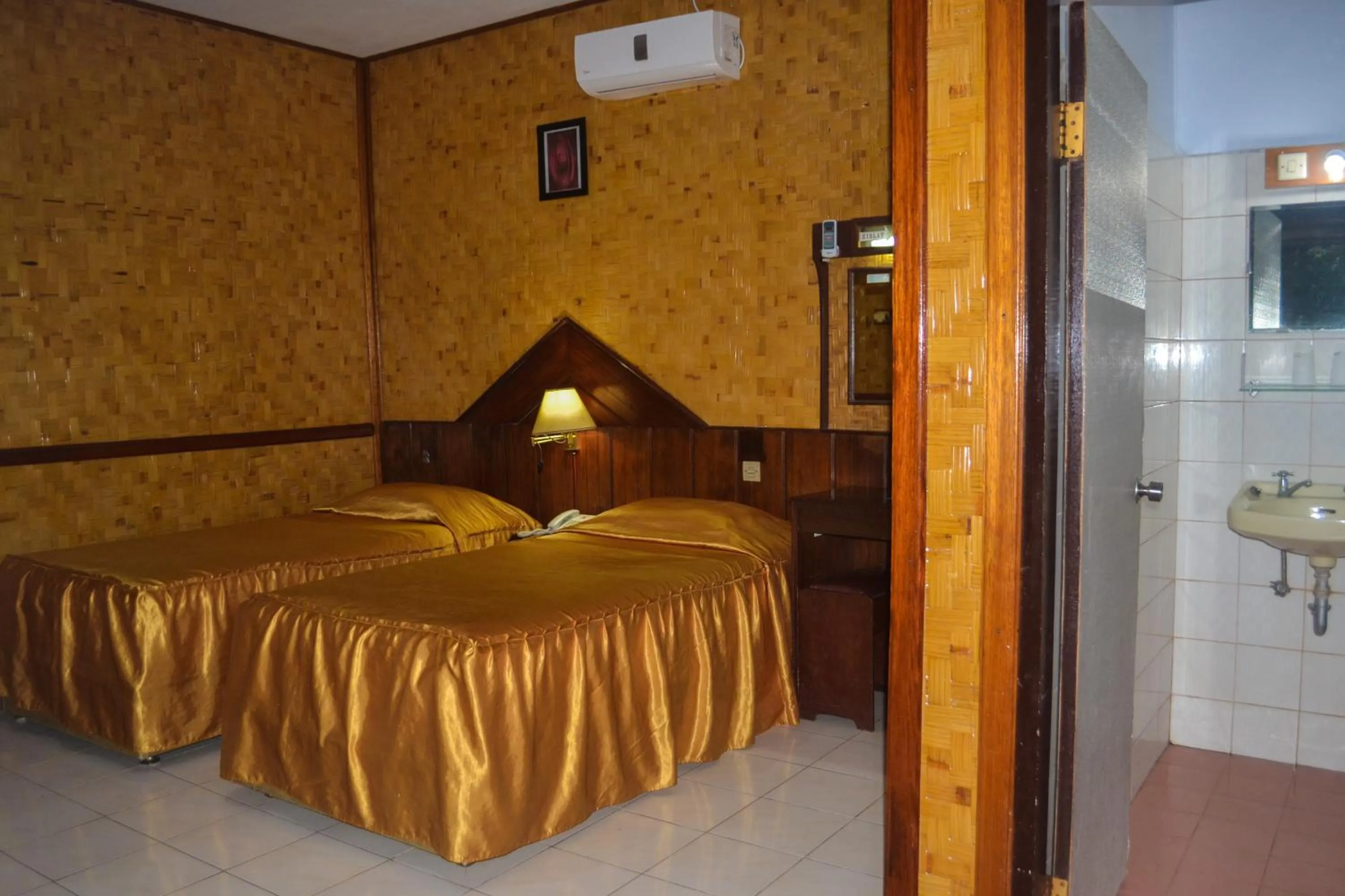 Deluxe Twin Room in Hotel Indra Toraja