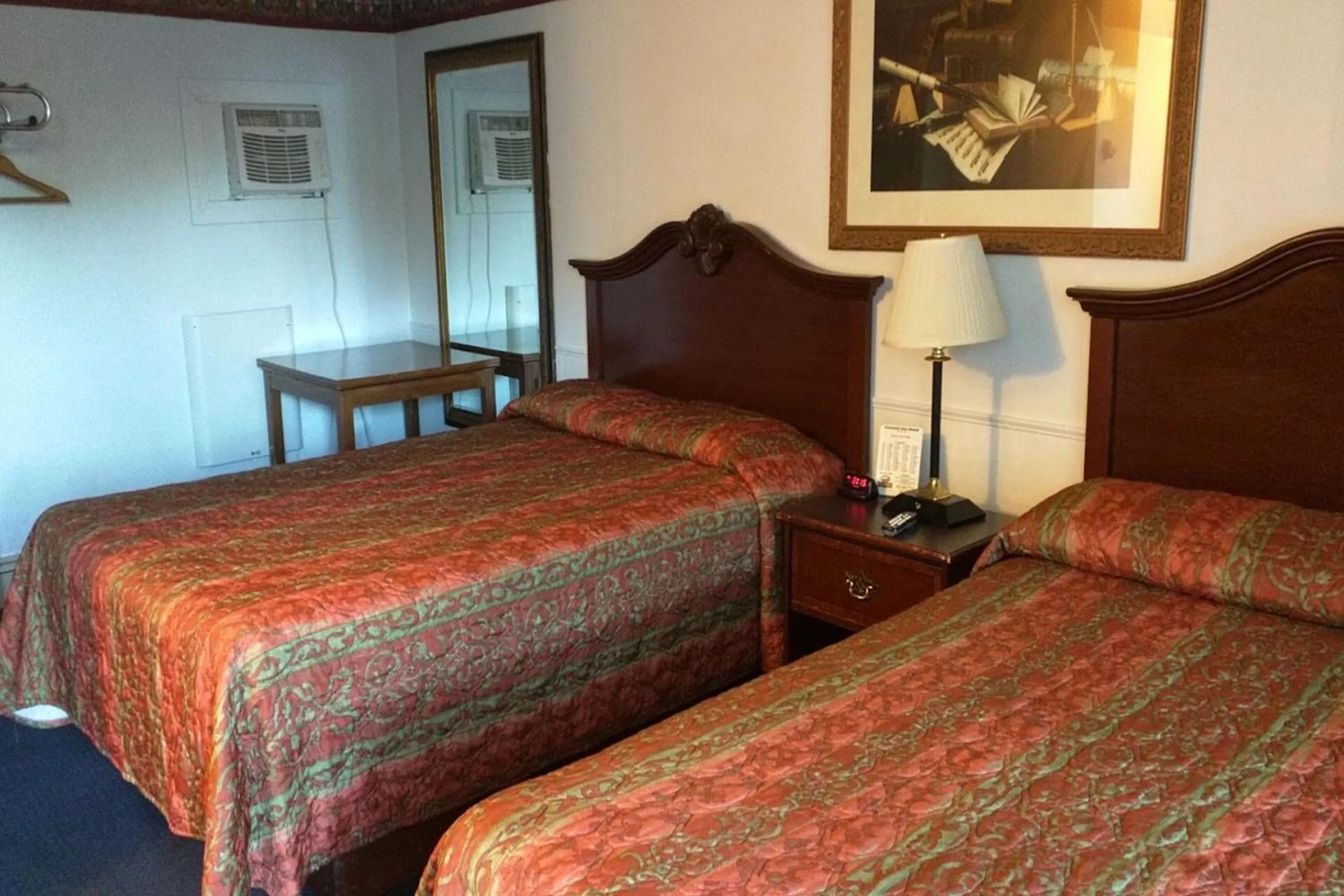 Family room with 2 Double Beds in Colonial Inn Extended Stay by OYO New Ulm