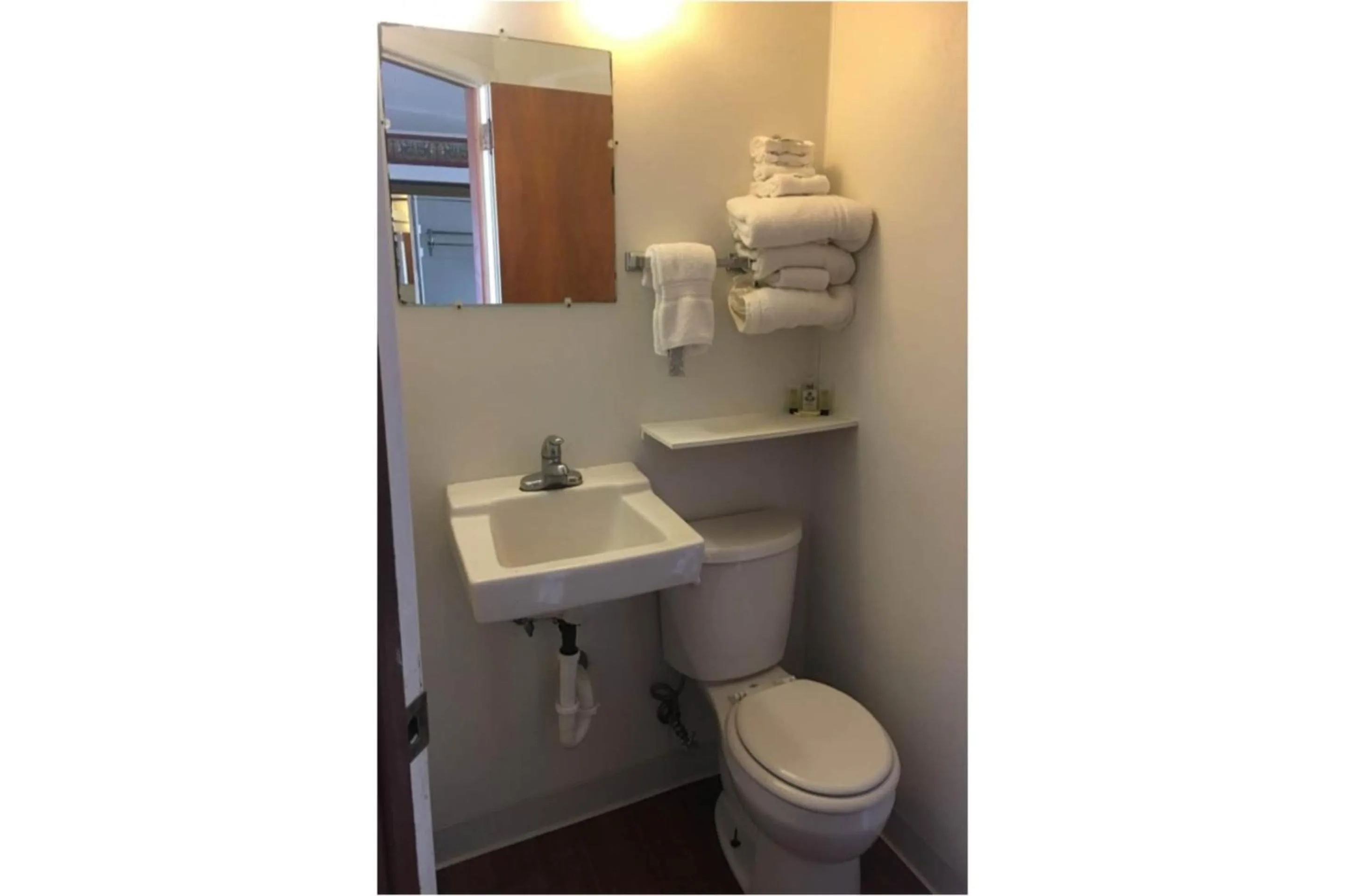 2 Full Beds Non-Smoking in Colonial Inn Extended Stay by OYO New Ulm