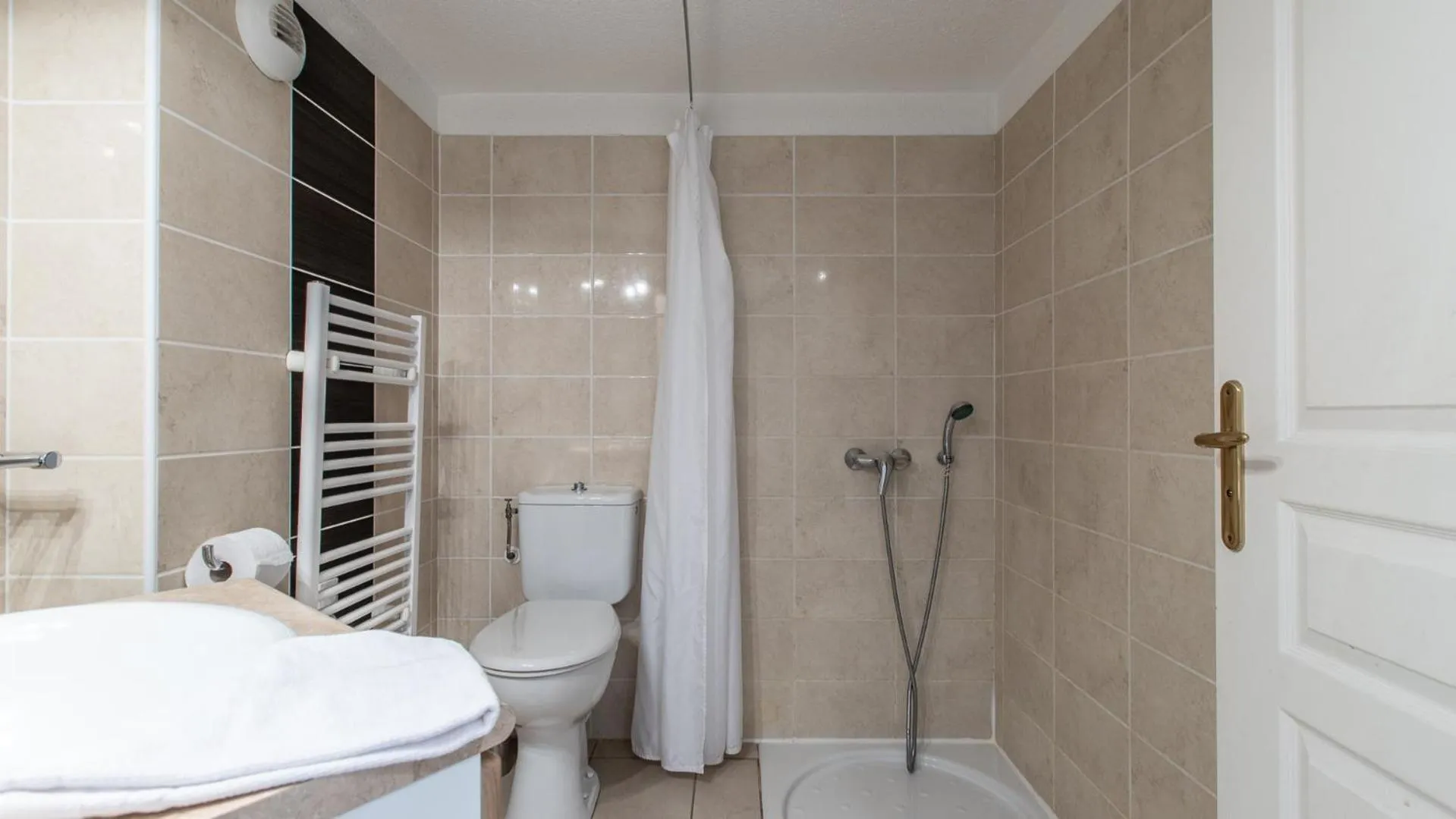 Two-Bedroom Apartment (6 Adults) Disability Access in Vacancéole - Résidence Le Crystal