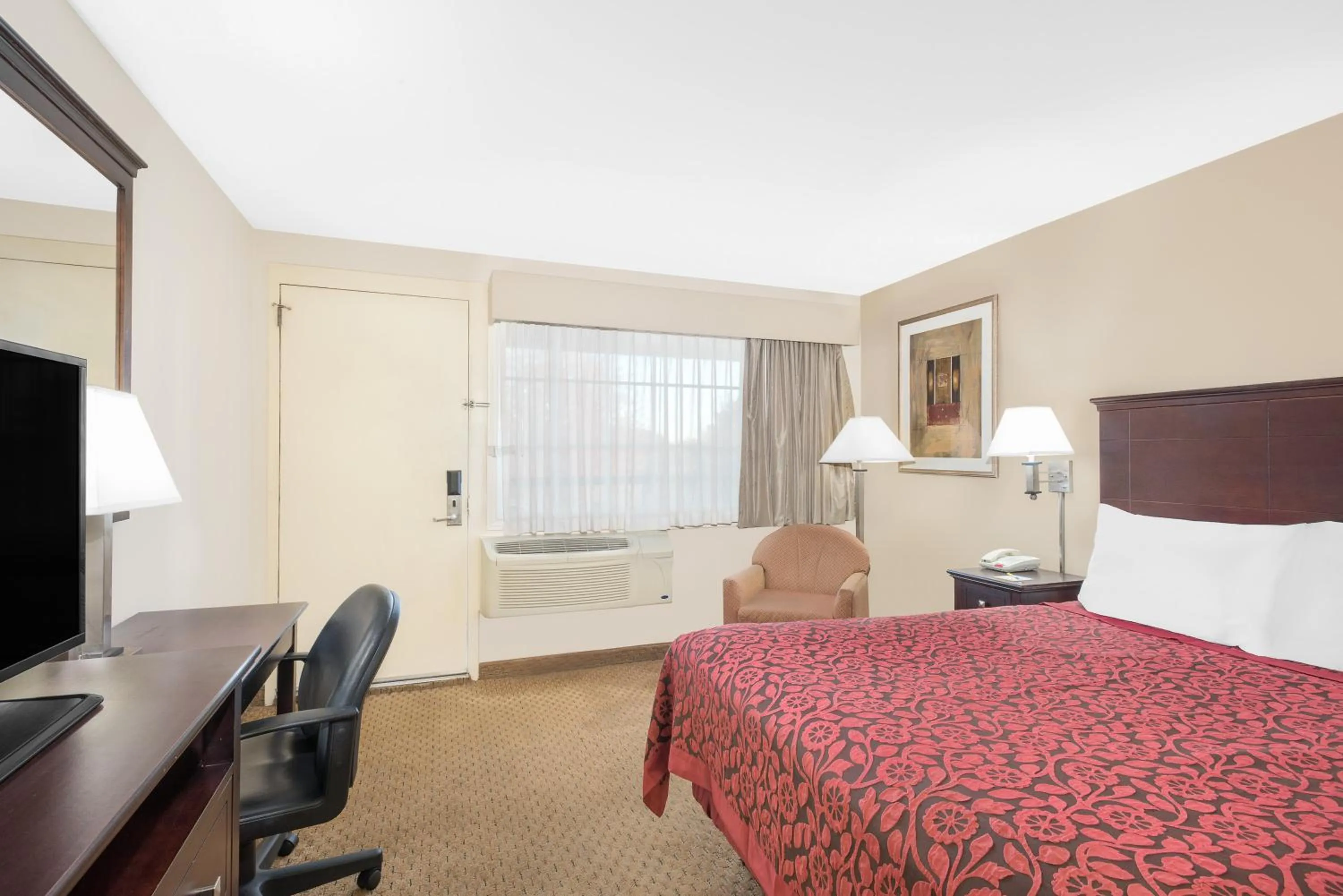 Queen Room - Disability Access/Smoking in Days Inn by Wyndham Springfield/Phil.Intl Airport