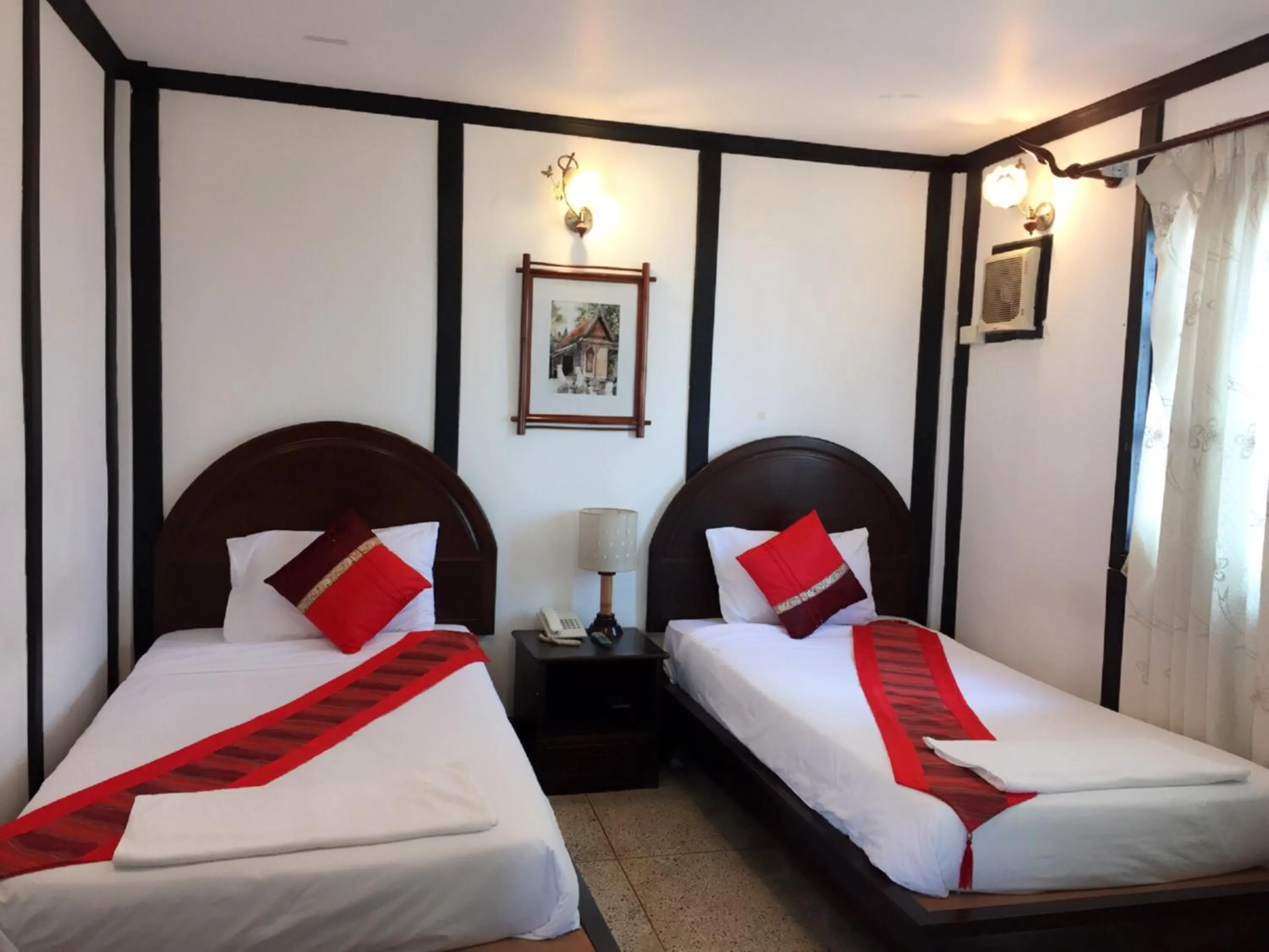 Standard Twin Room in Central Vienna Hotel