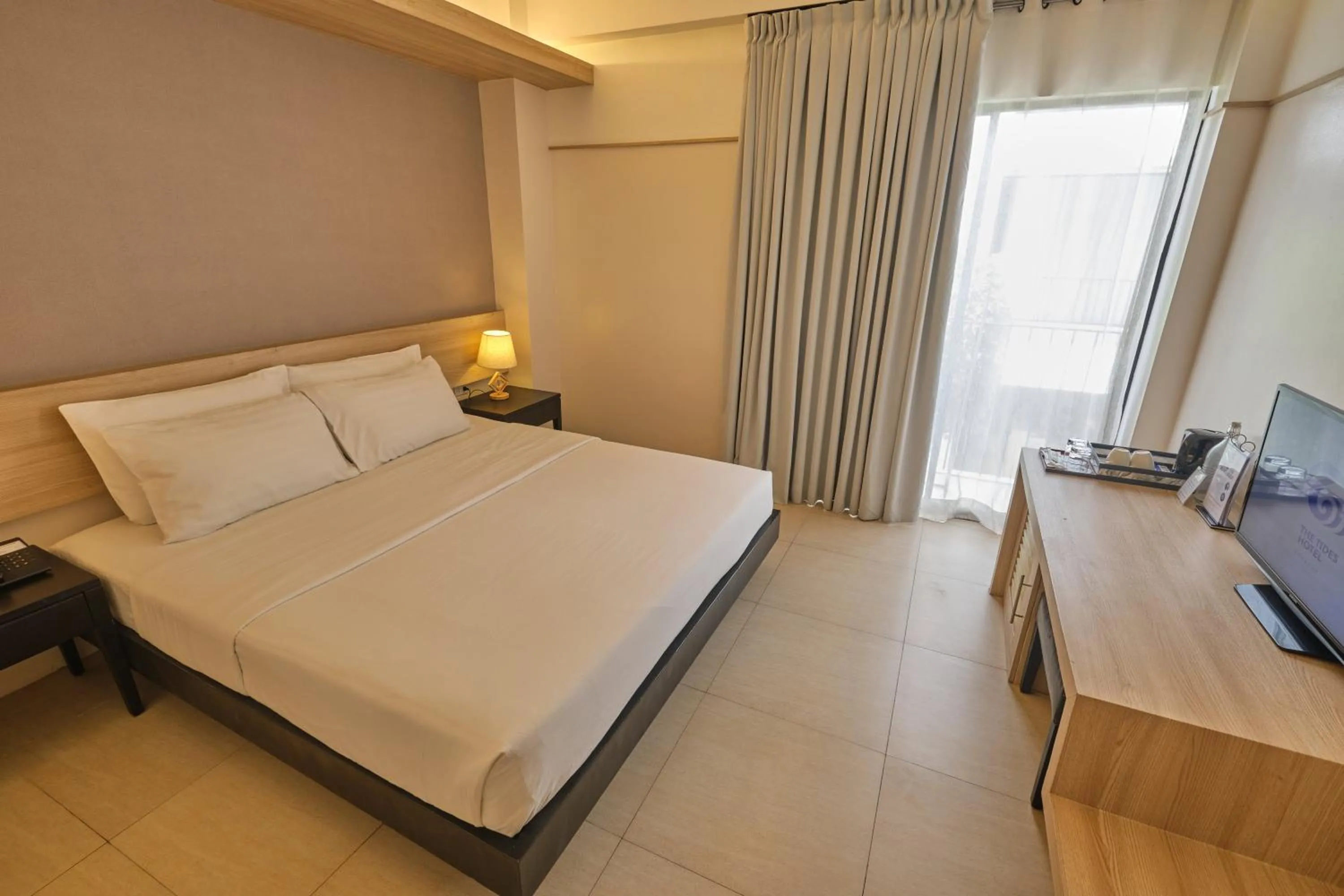 Deluxe Queen Room in The Tides Hotel Boracay