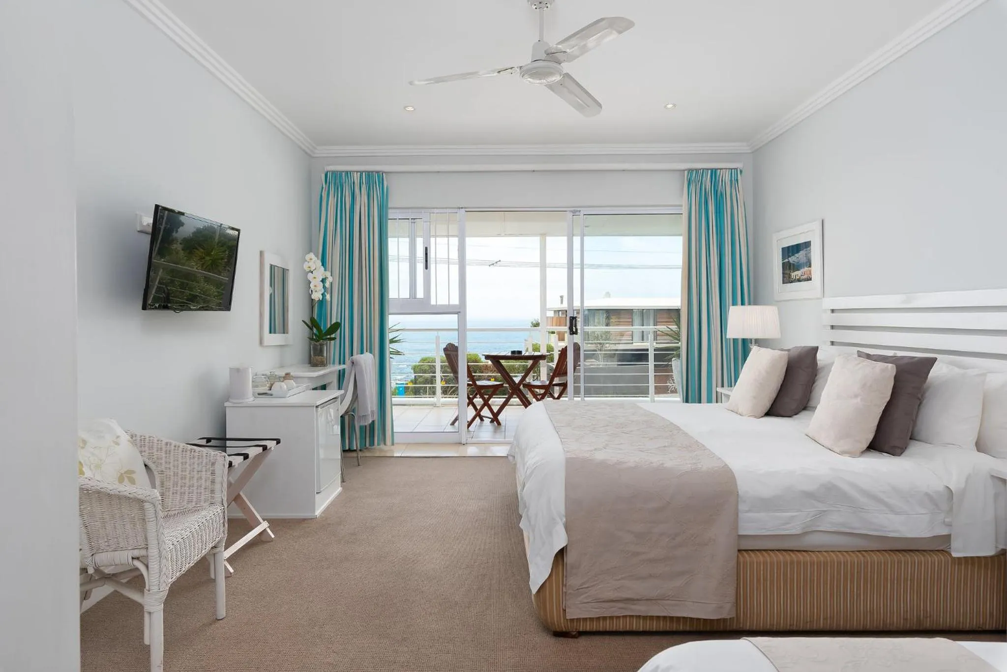 Deluxe Double or Twin Room with Sea View in 61 on Camps Bay
