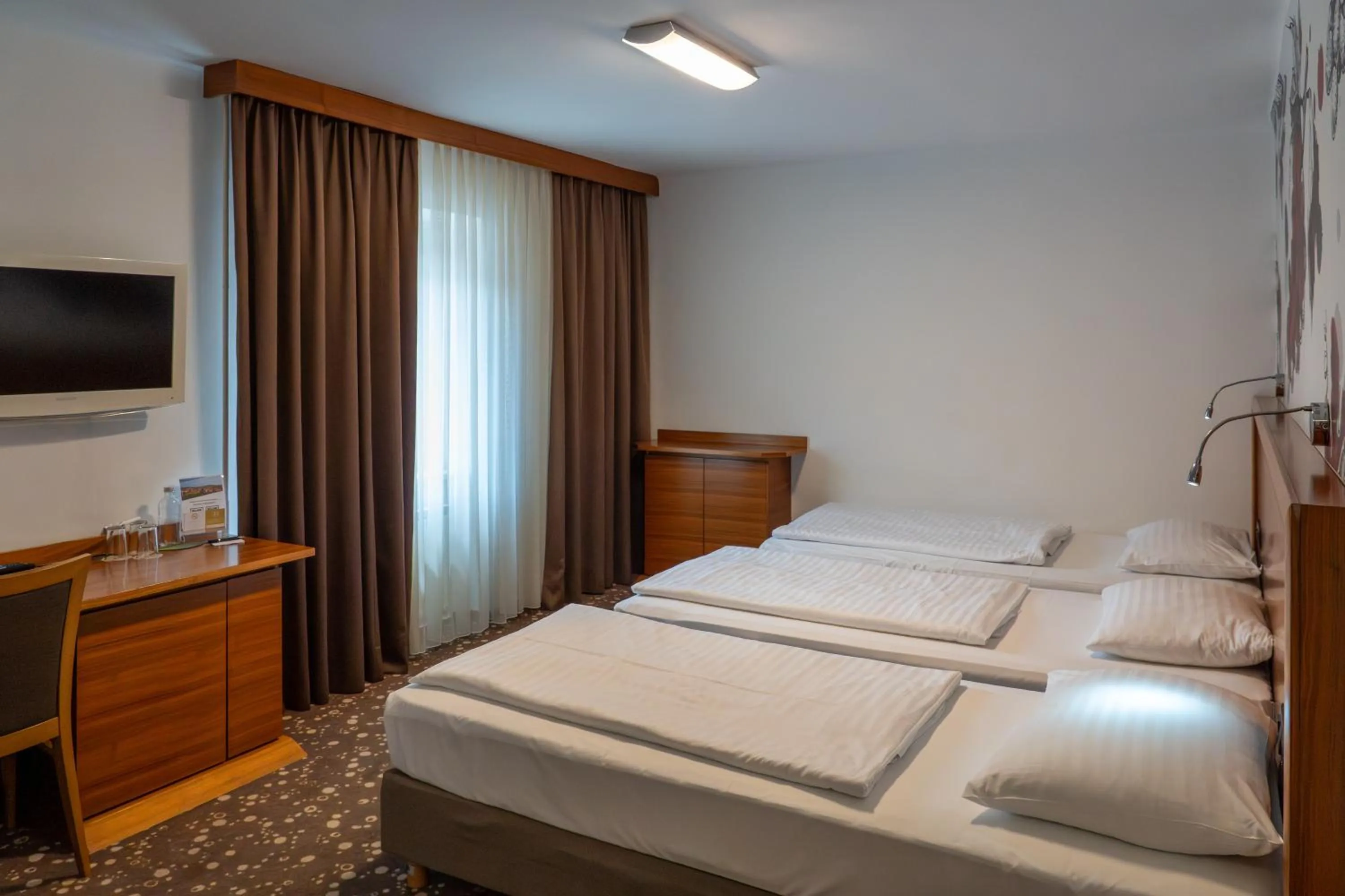 Standard Triple Room in Hotel Piramida