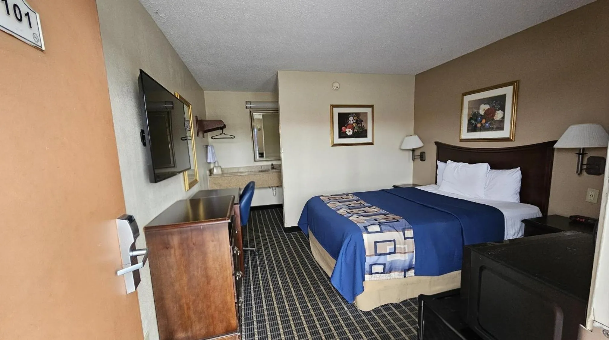 Queen Room - single occupancy in Americas Best Value Inn Mount Vernon