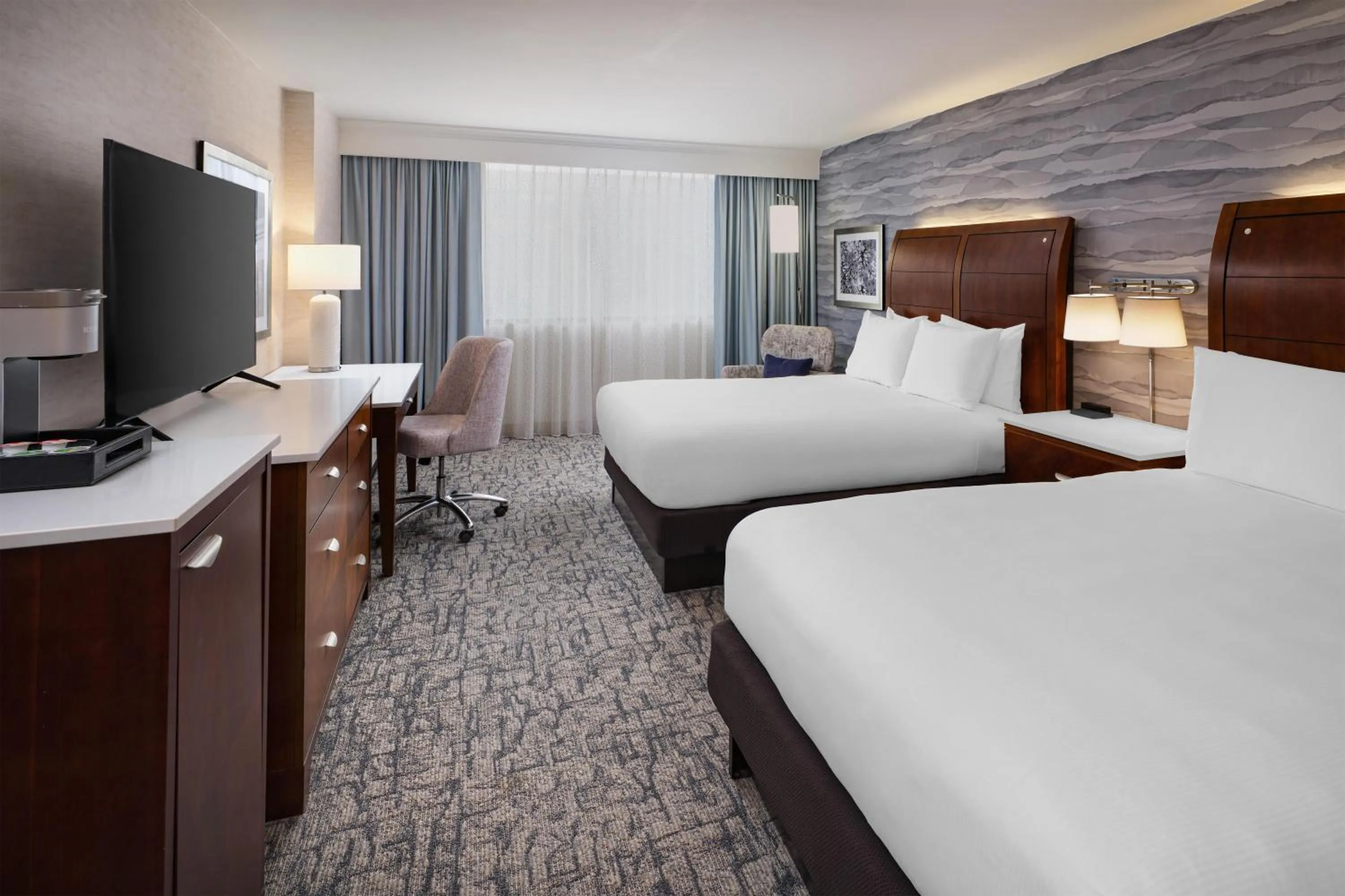 Queen Room with Two Queen Beds and City View in Hilton Washington DC/Rockville Hotel & Executive Meeting Center